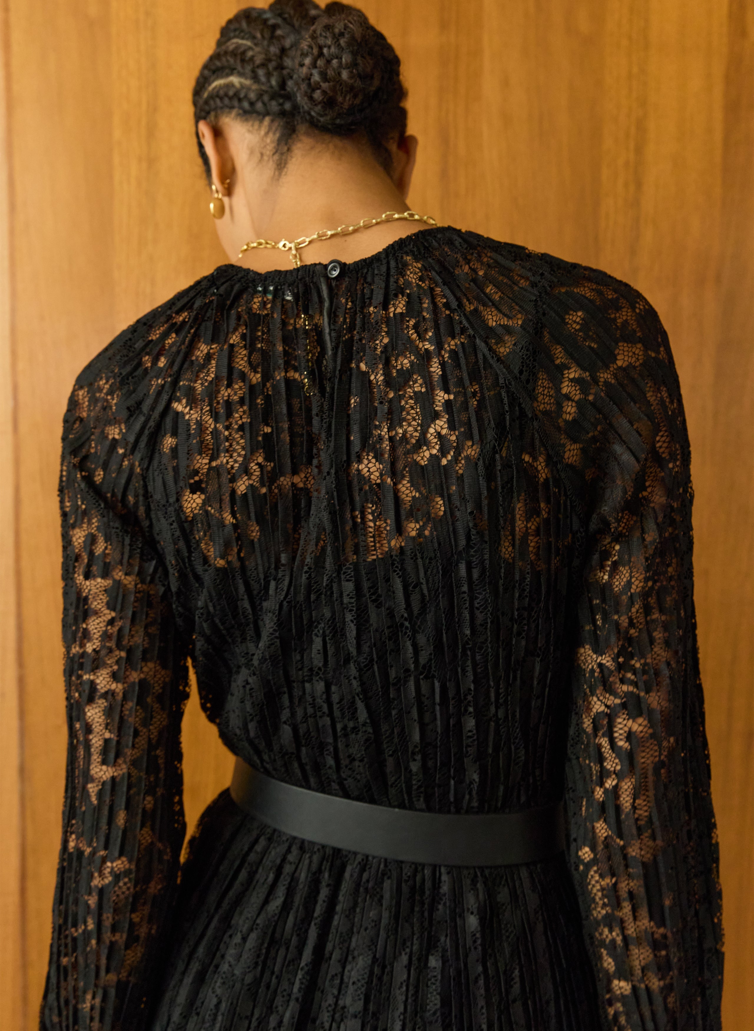 【laubeblanc】Yoke Lace Volume Dress ブラック Yoke lace tiered dress – L'AUBE BLANC