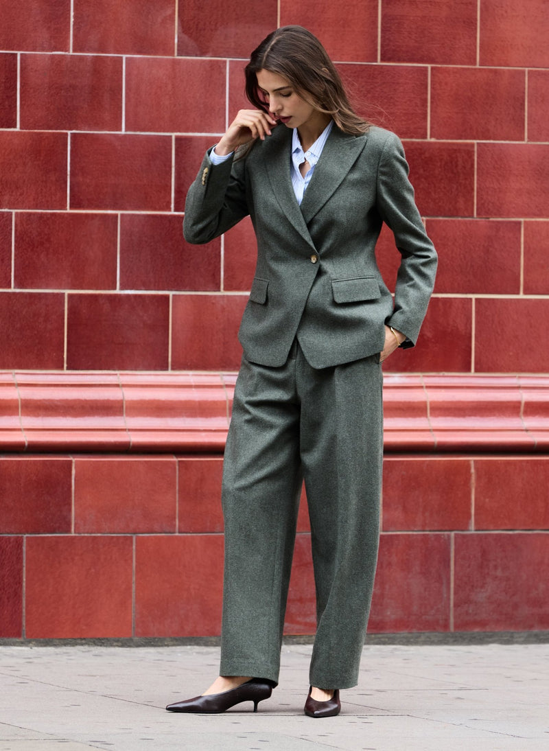 Alex Tailored Barrel Leg Trousers - Pale Khaki Baukjen