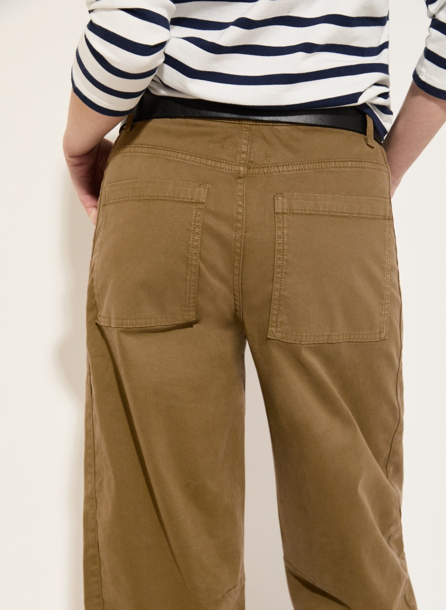 Amelia Organic Cotton Barrel Leg Cargo Trousers - Brown Baukjen