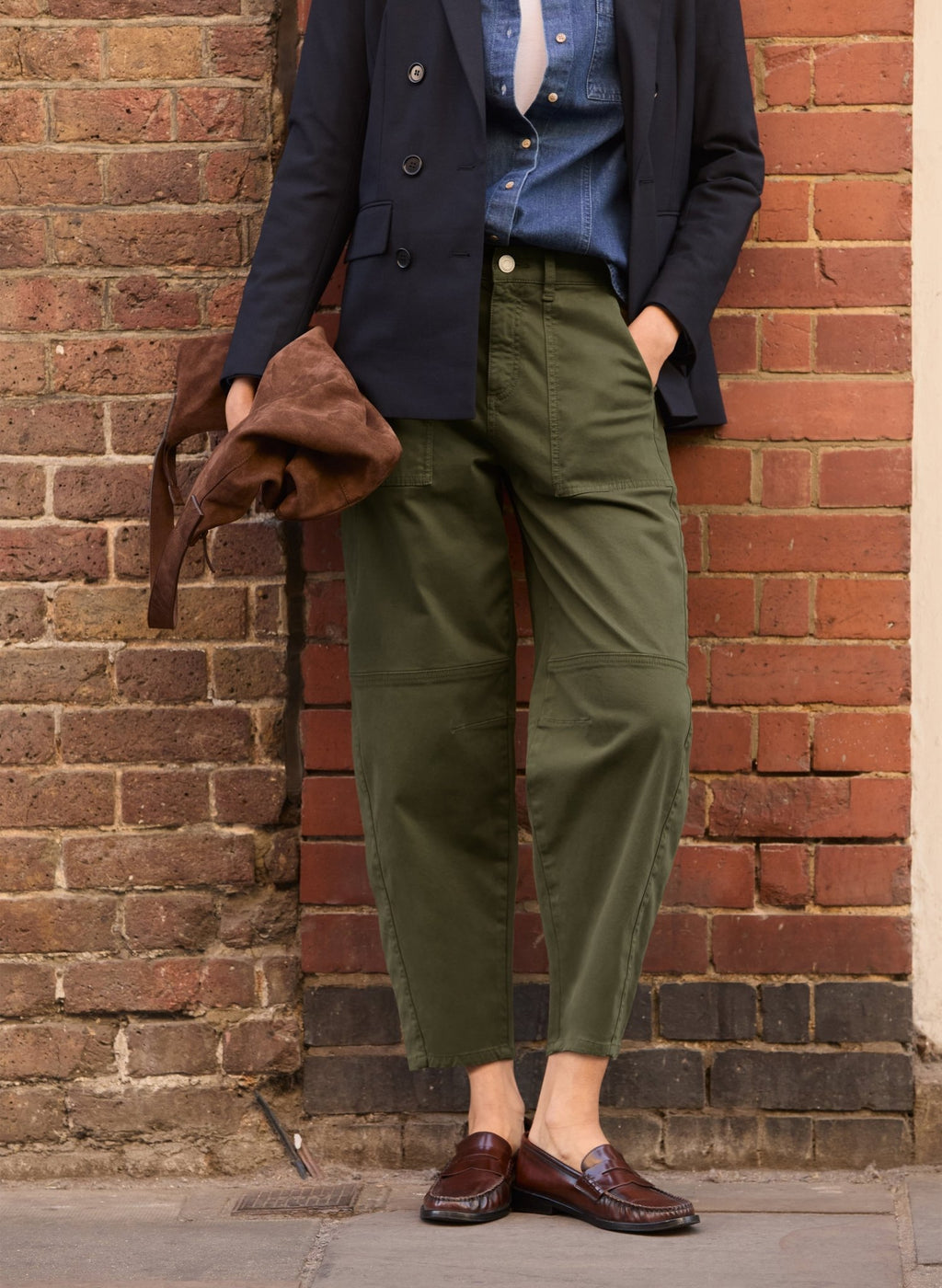 Amelia Organic Cotton Barrel Leg Cargo Trousers - Dark Olive Baukjen