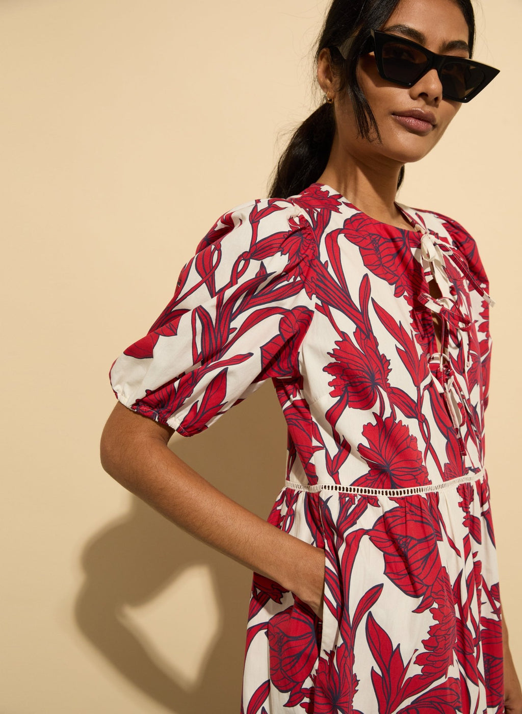 Amelie Organic Cotton Tie Midi Dress - Crimson Dahlia Baukjen
