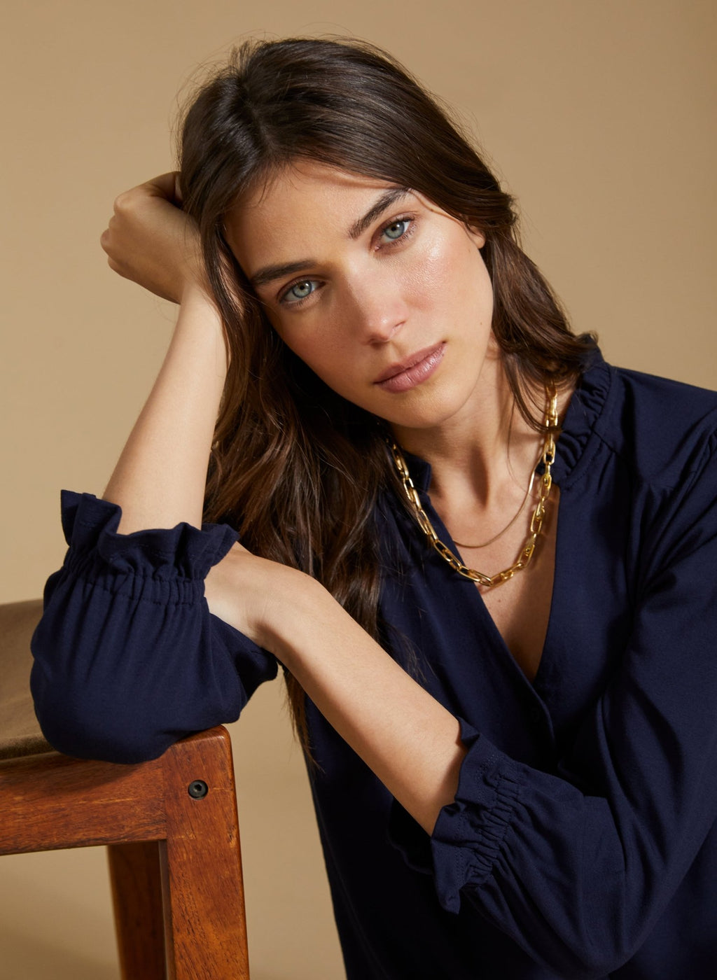 Annie Ruffle Collar Blouse - Classic Navy Baukjen