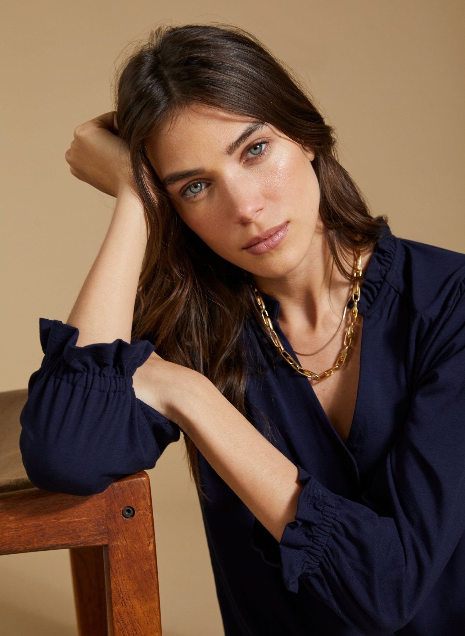 Annie Ruffle Collar Blouse - Classic Navy Baukjen