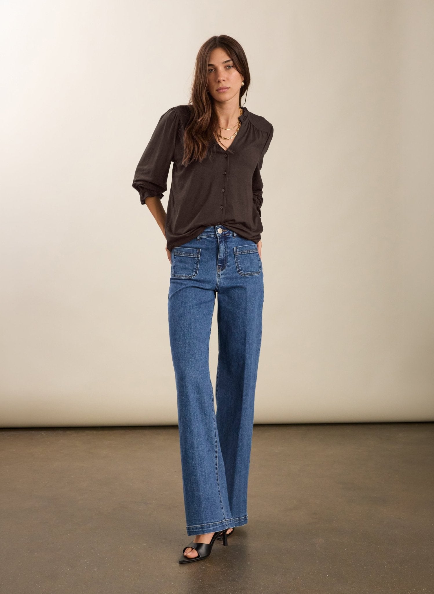 Annie Ruffle Collar Blouse - Dark Chocolate Baukjen