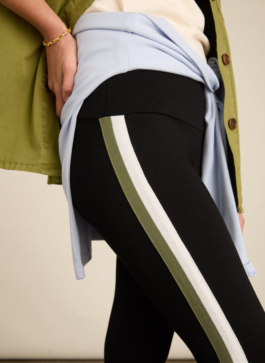Avery Side Stripe Leggings - Caviar Black, White & Olive Baukjen