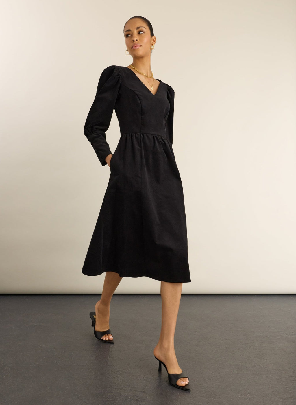 Benedita Midi Dress - Caviar Black Baukjen