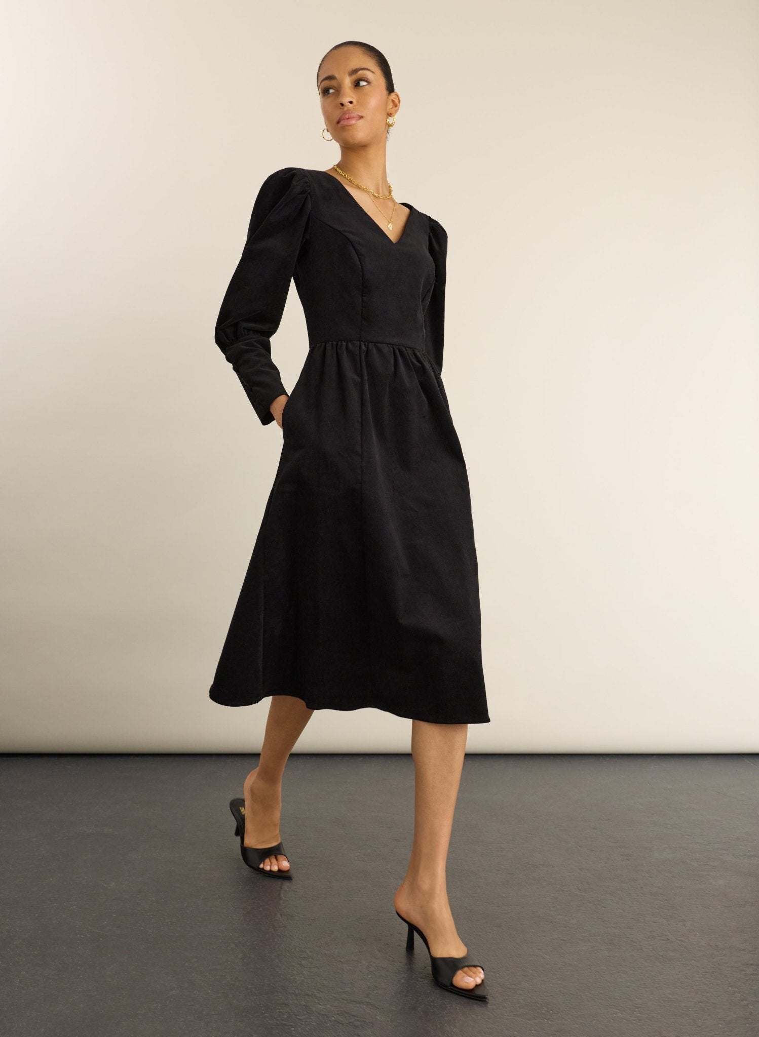 Benedita Midi Dress - Caviar Black Baukjen