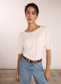 Carrie Relaxed Boat Neck Tee - Pure White Baukjen