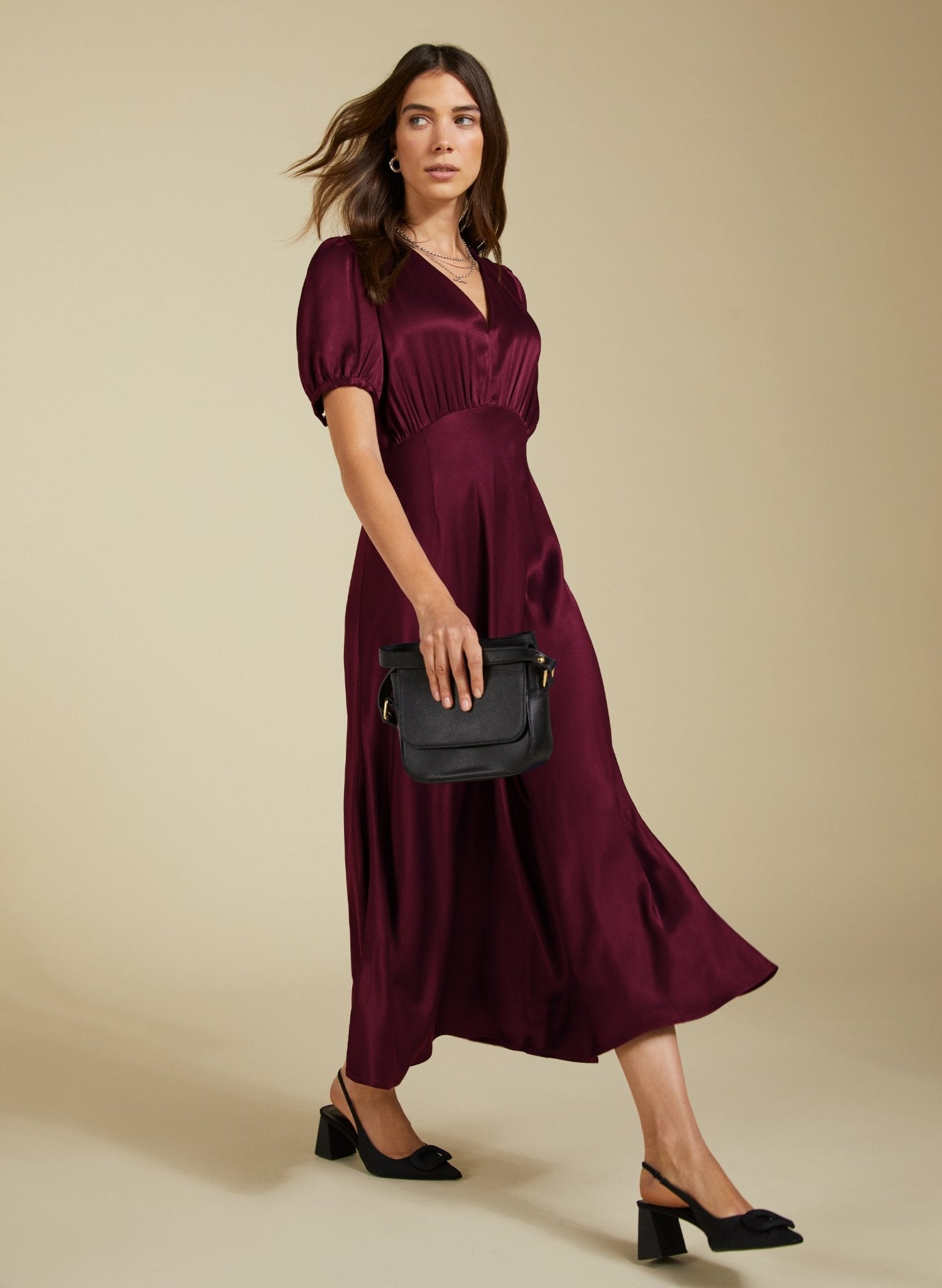 Cathy Satin V - Neck Midi Dress - Burgundy Baukjen