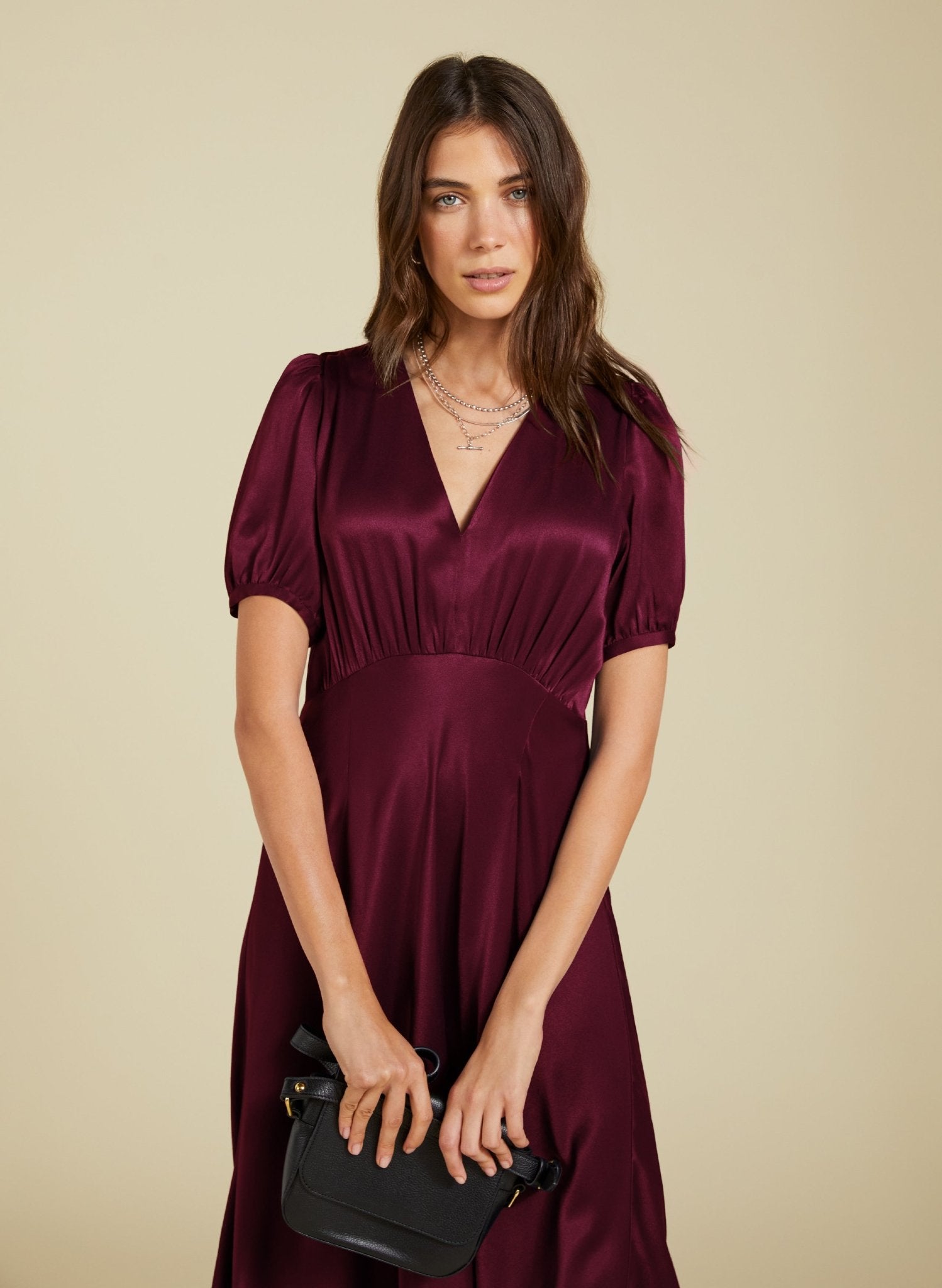 Cathy Satin V - Neck Midi Dress - Burgundy Baukjen