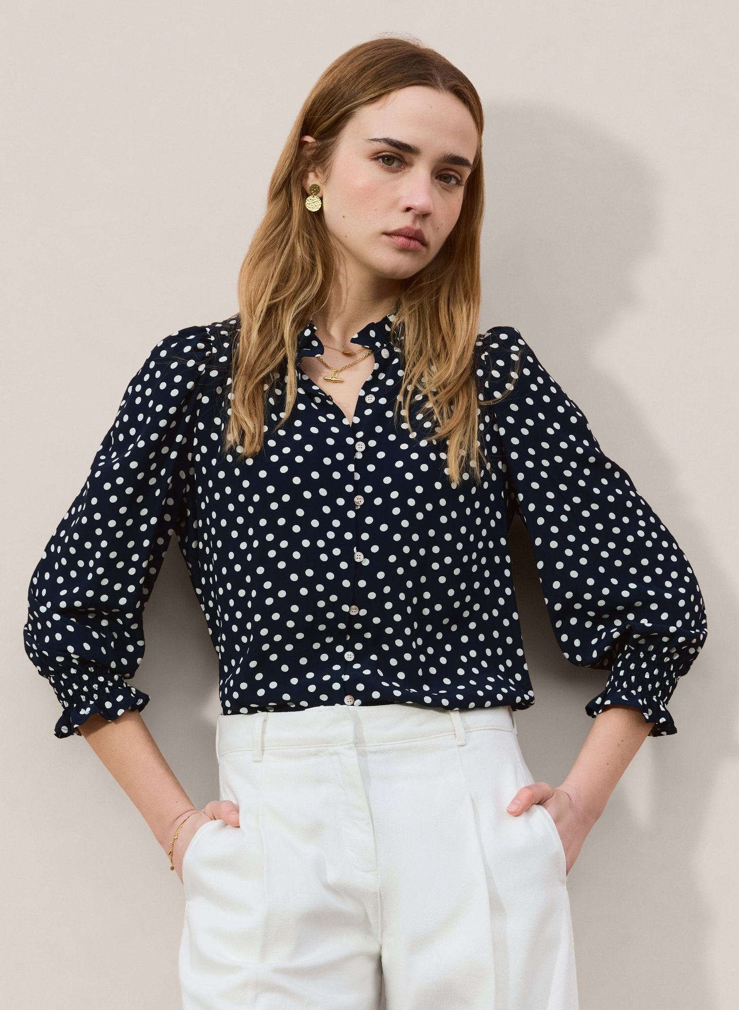 Cela Puff Sleeve Blouse - Classic Navy Polka Baukjen