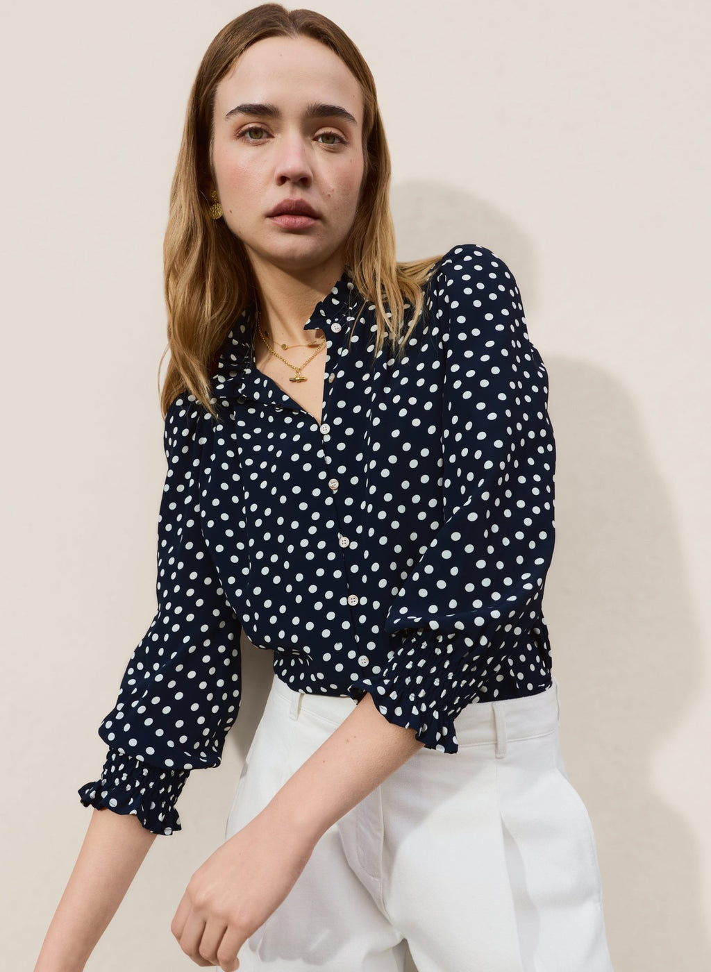 Cela Puff Sleeve Blouse - Classic Navy Polka Baukjen