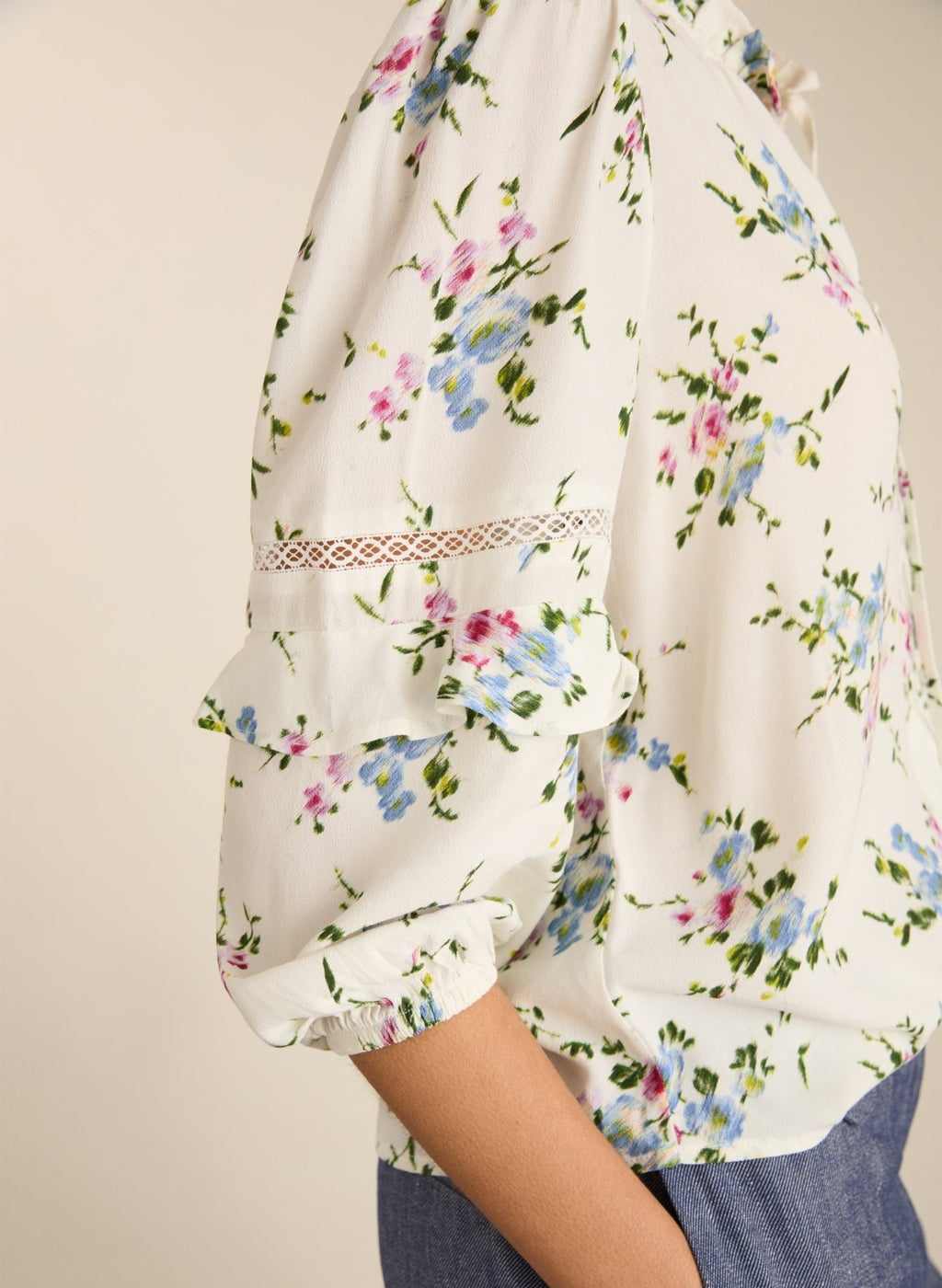 Clemenza Romantic Blouse - White Bouquet Baukjen