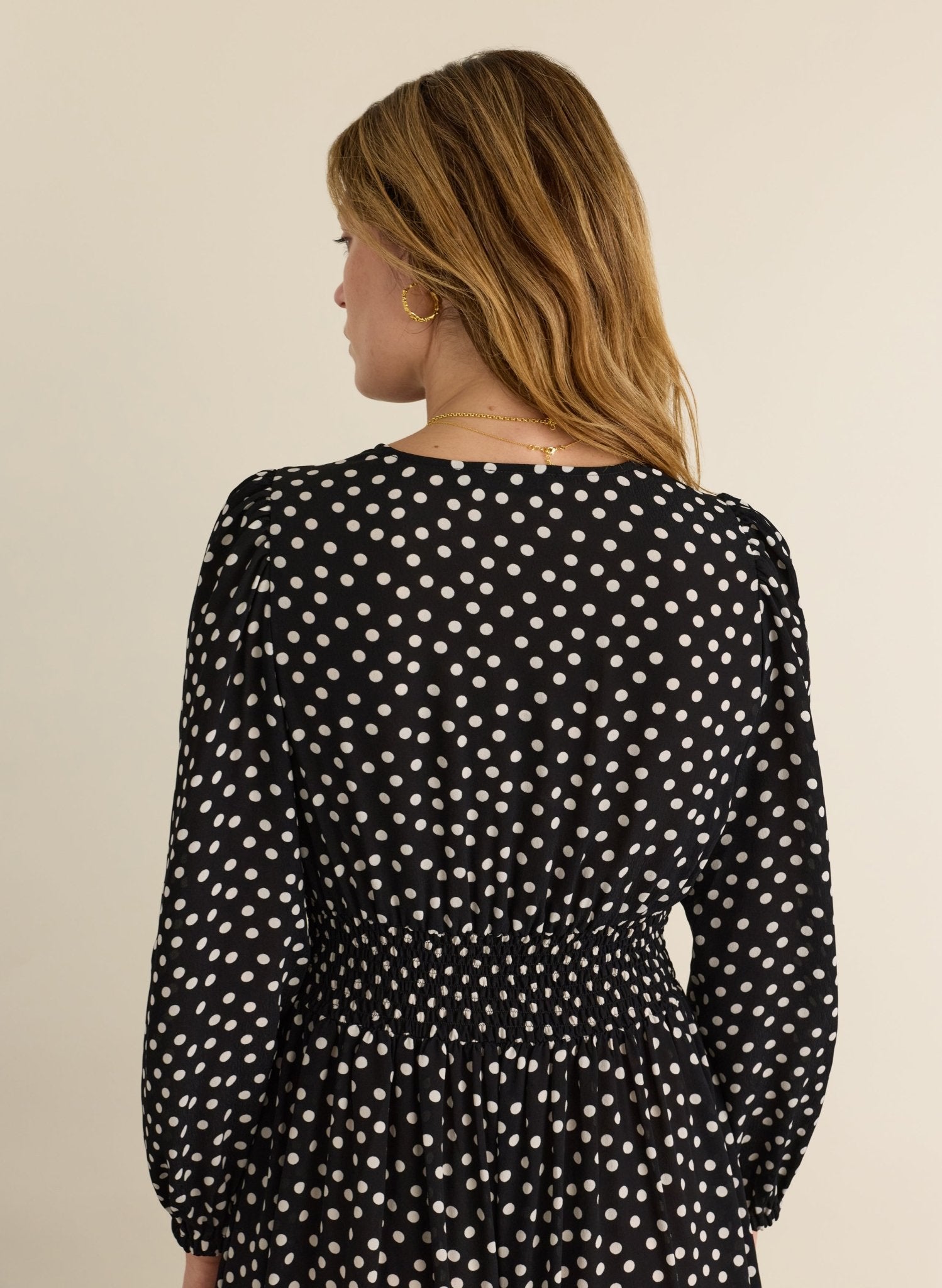 Daryl Printed Midi Dress - Black Polka Baukjen