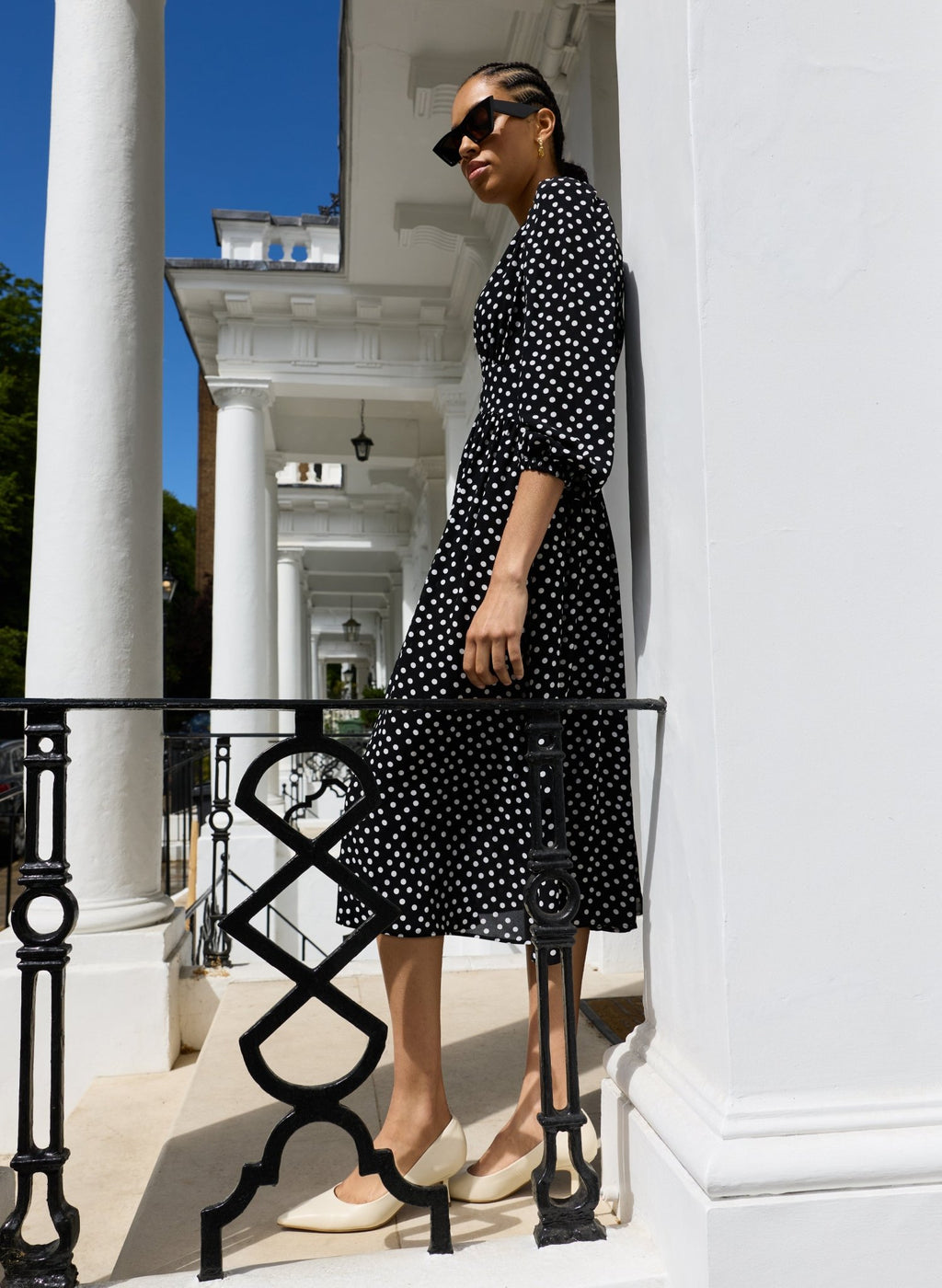 Daryl Printed Midi Dress - Black Polka Baukjen