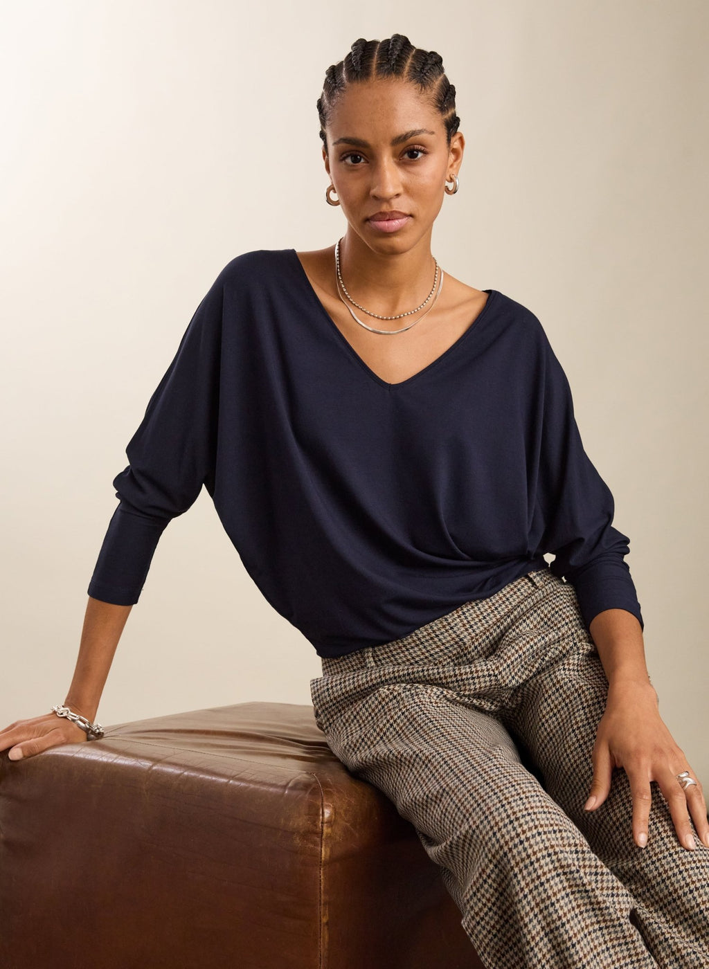 Ella Relaxed V - Neck Top - Classic Navy Baukjen