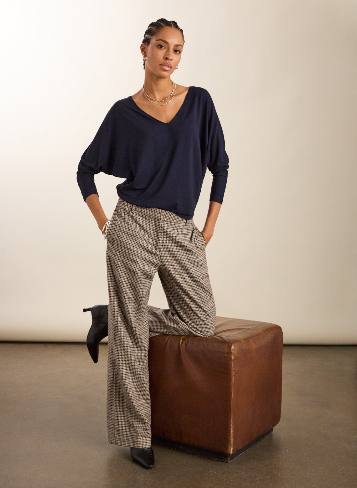 Ella Relaxed V-Neck Top - Classic Navy | Baukjen