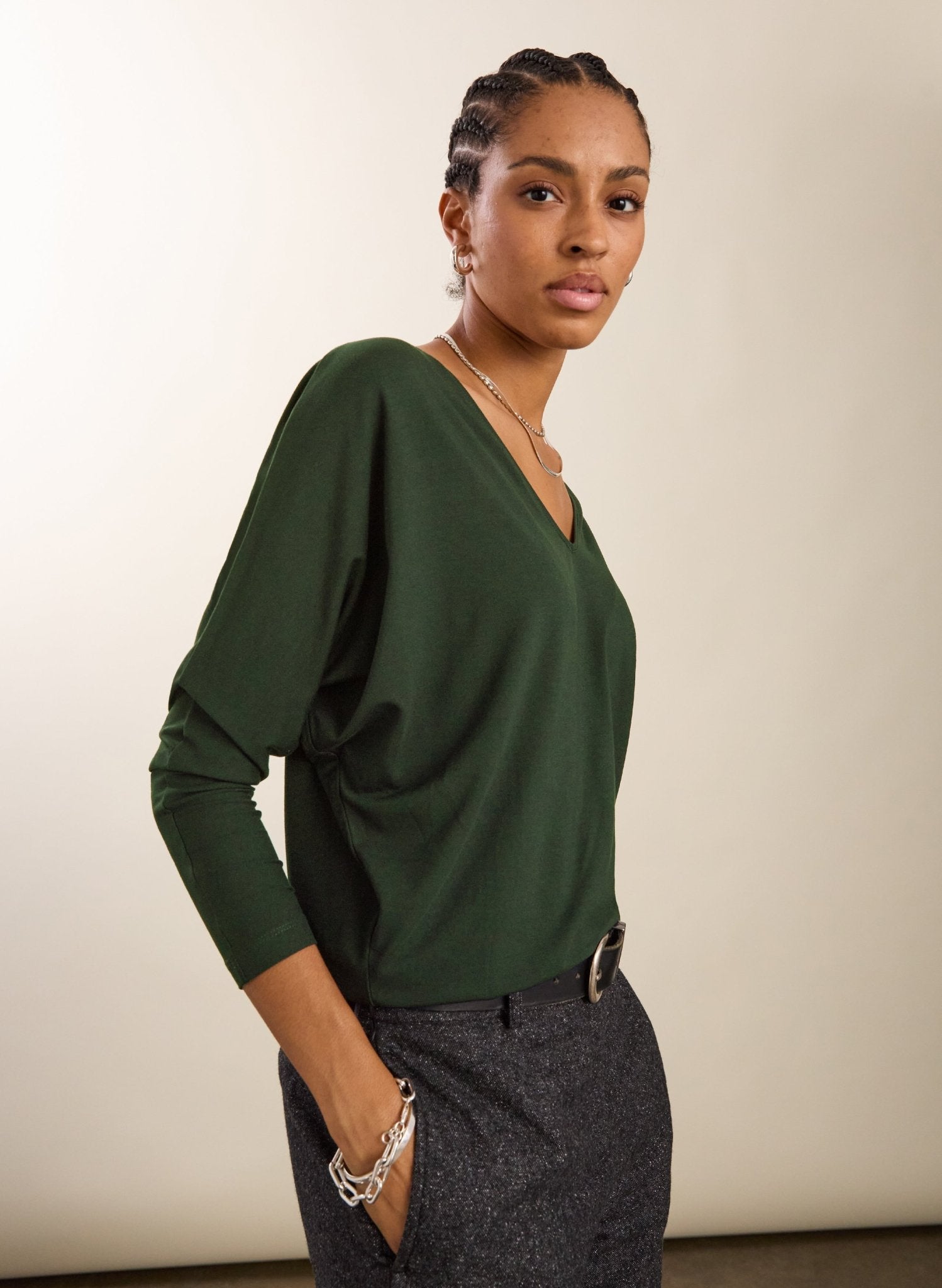 Ella Relaxed V - Neck Top - Khaki Baukjen