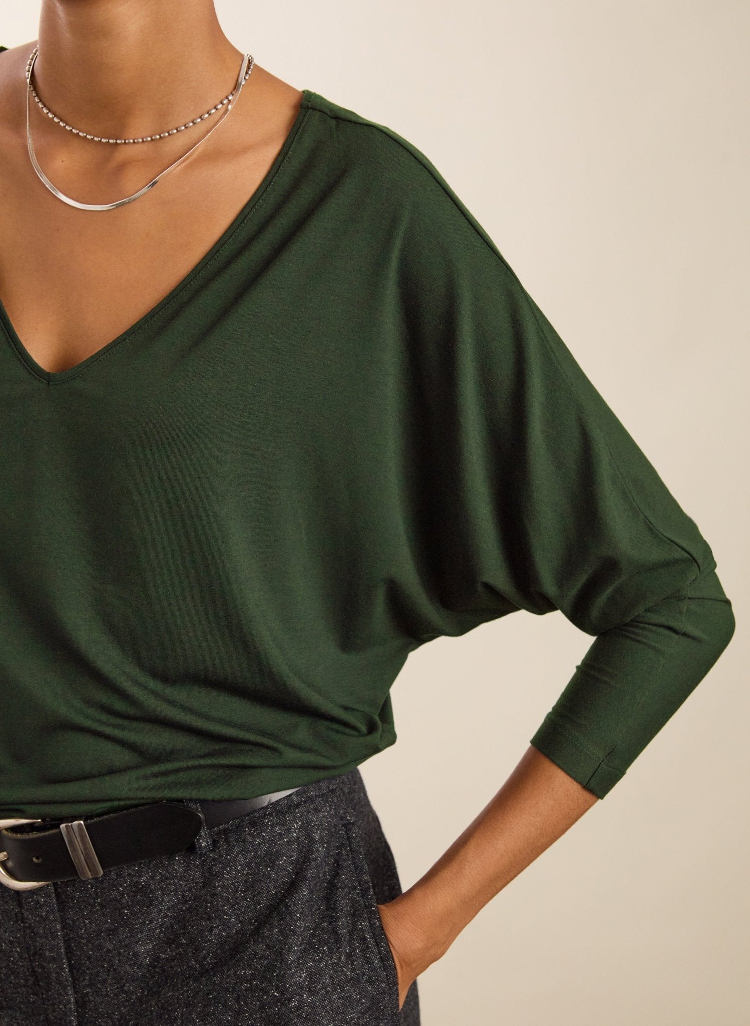 Ella Relaxed V - Neck Top - Khaki Baukjen