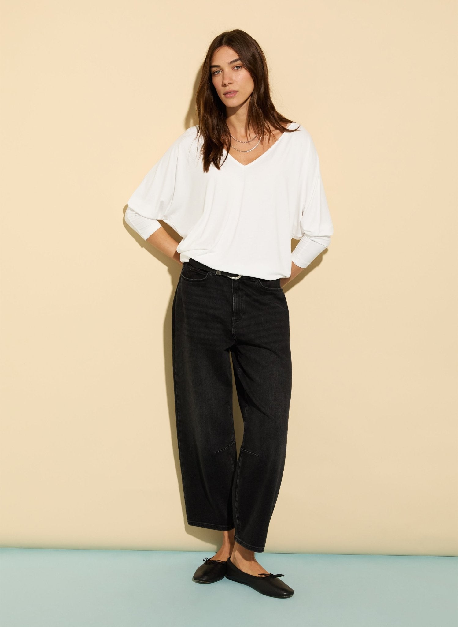Ella Relaxed V - Neck Top - Pure White Baukjen
