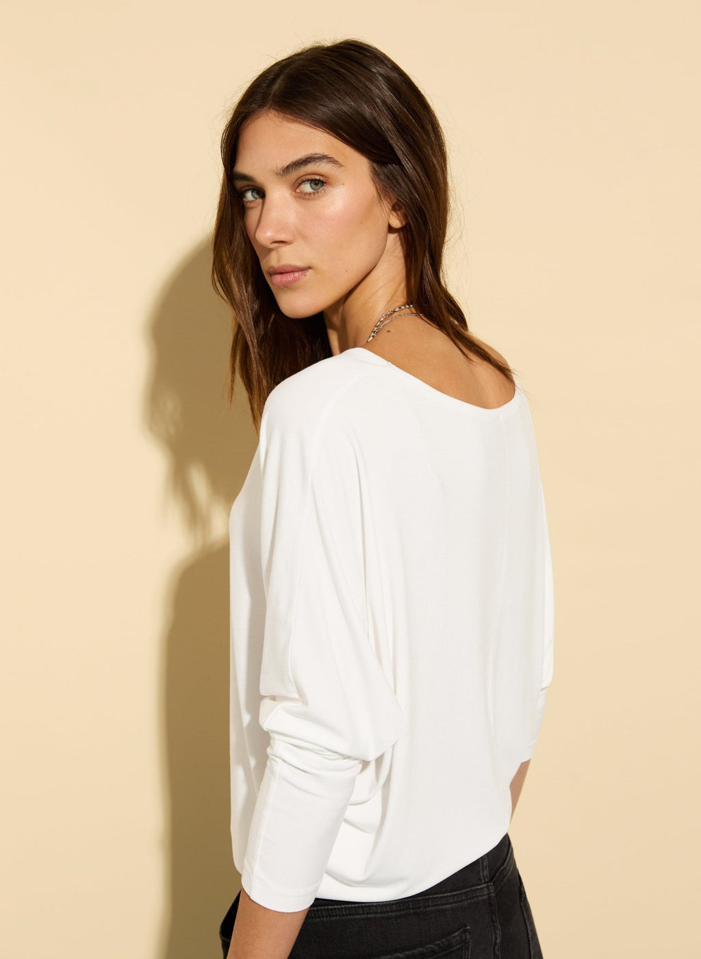 Ella Relaxed V - Neck Top - Pure White Baukjen