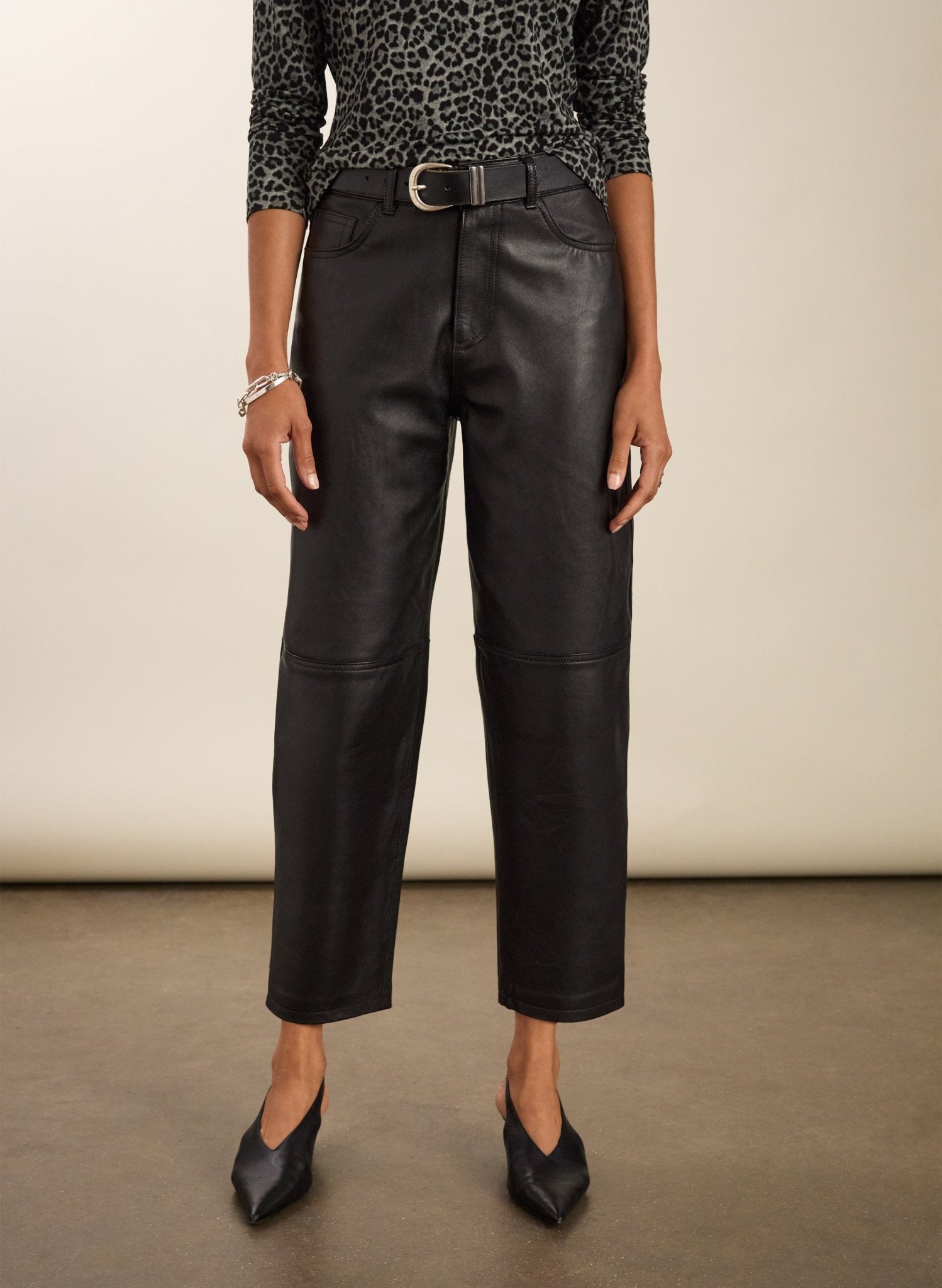 Esin Leather Barrel Leg Trousers - Caviar Black Baukjen