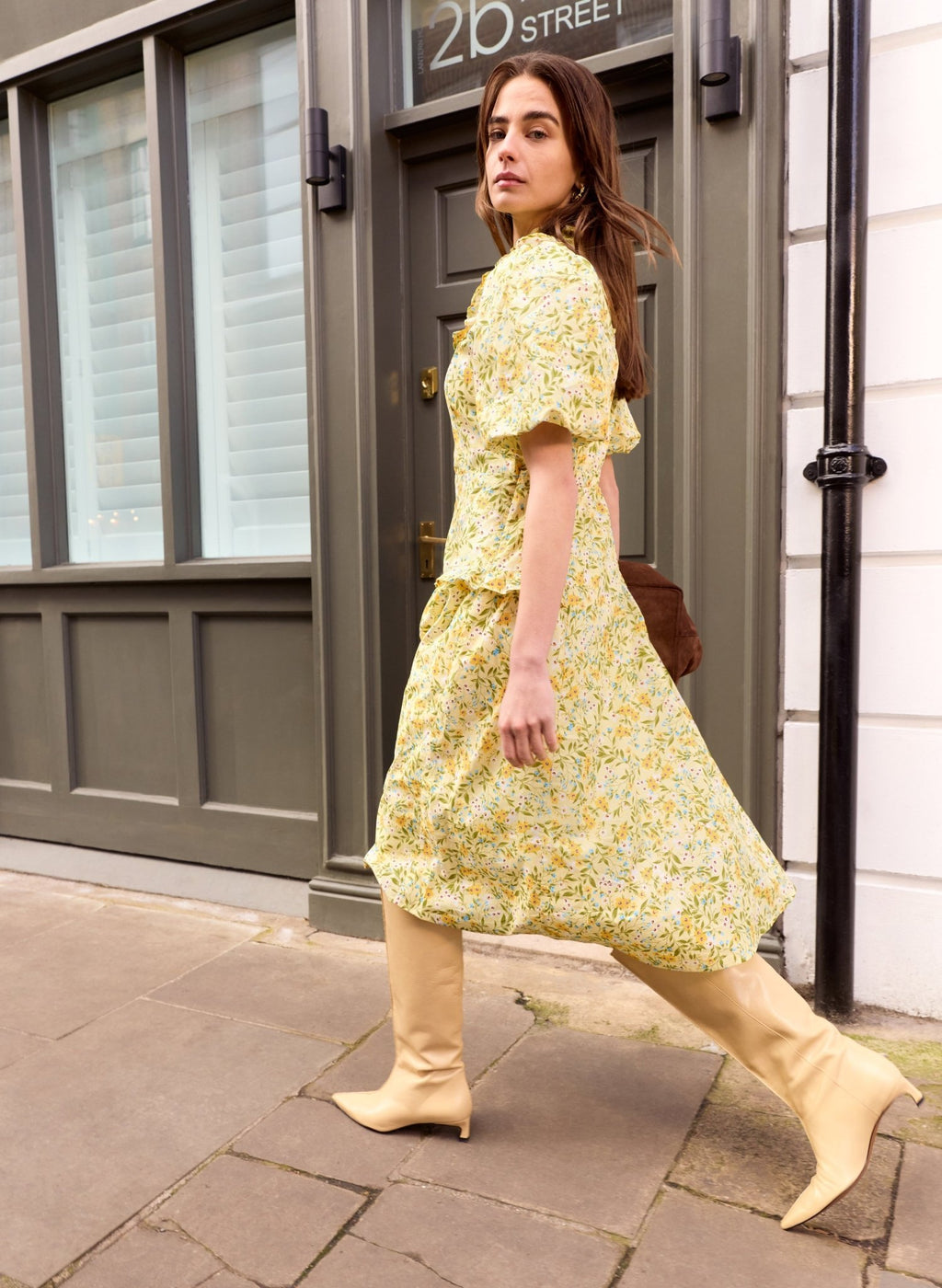 Eva Printed Midi Dress - Yellow Trailing Floral Baukjen