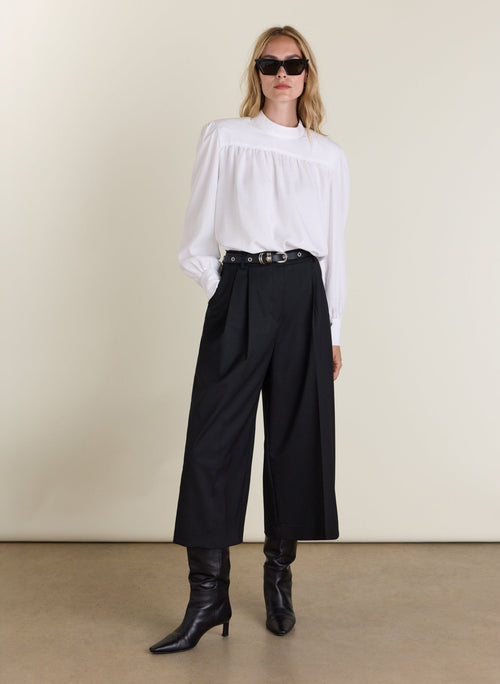 Gail Strong Shoulder Blouse - White Baukjen
