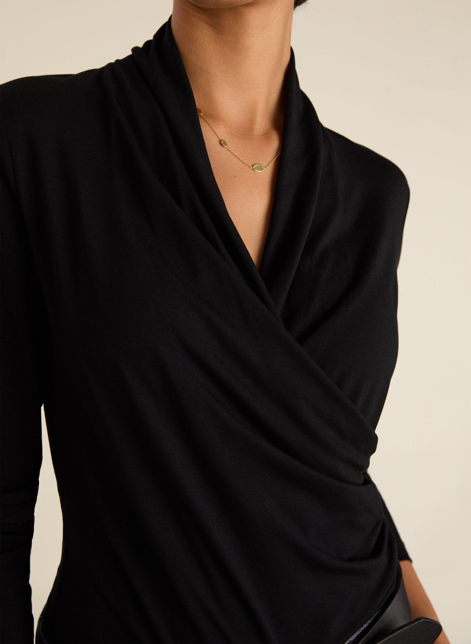 Gylda Wrap Top - Caviar Black Baukjen