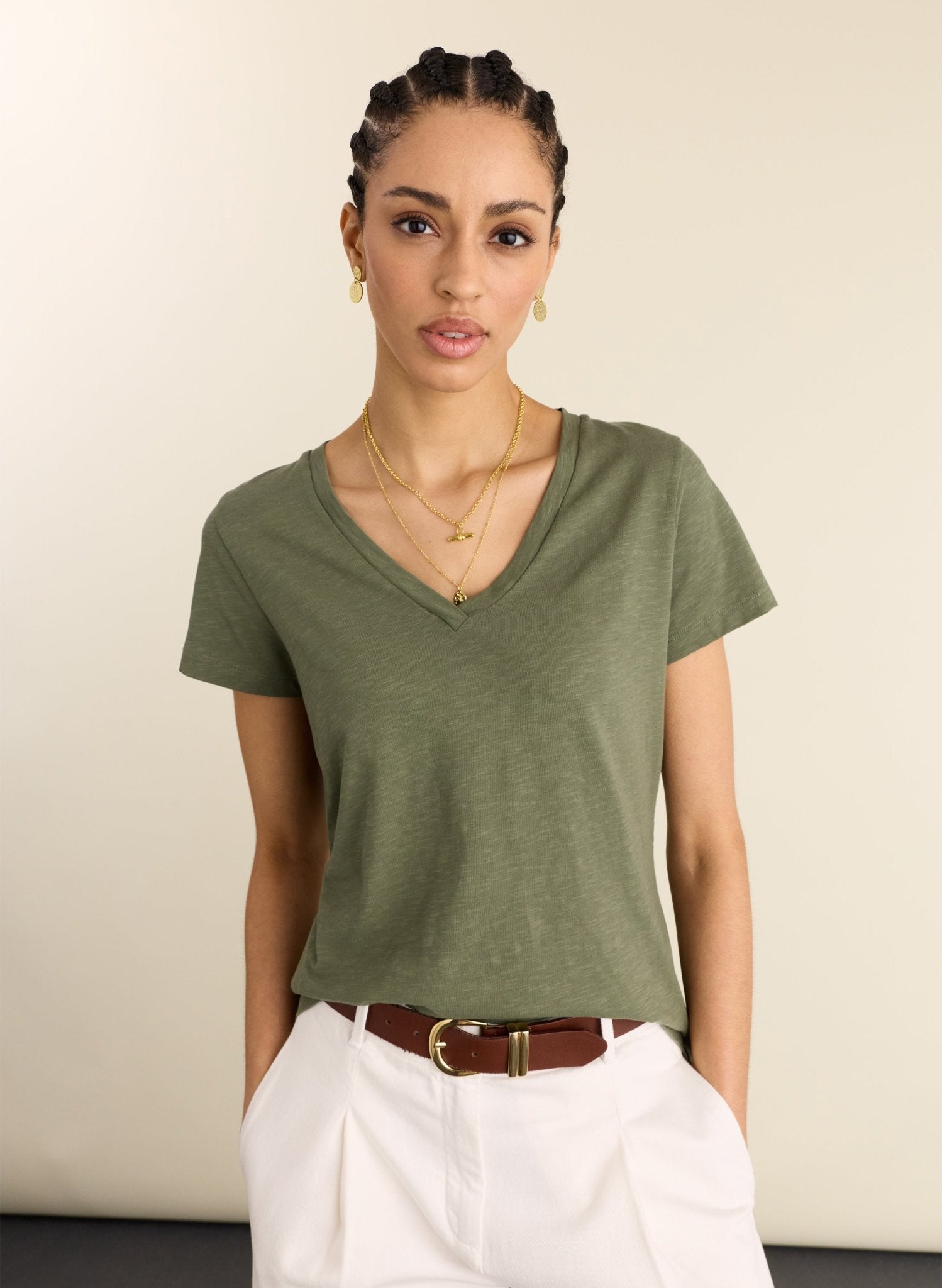 Hanorah Organic V - Neck Tee - Light Khaki Baukjen