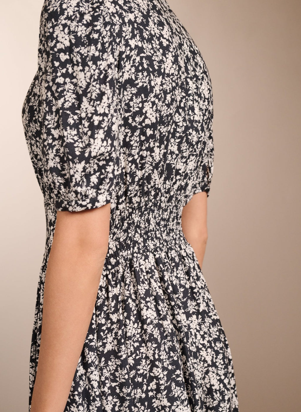 Holly Dress - Black Ditsy Baukjen