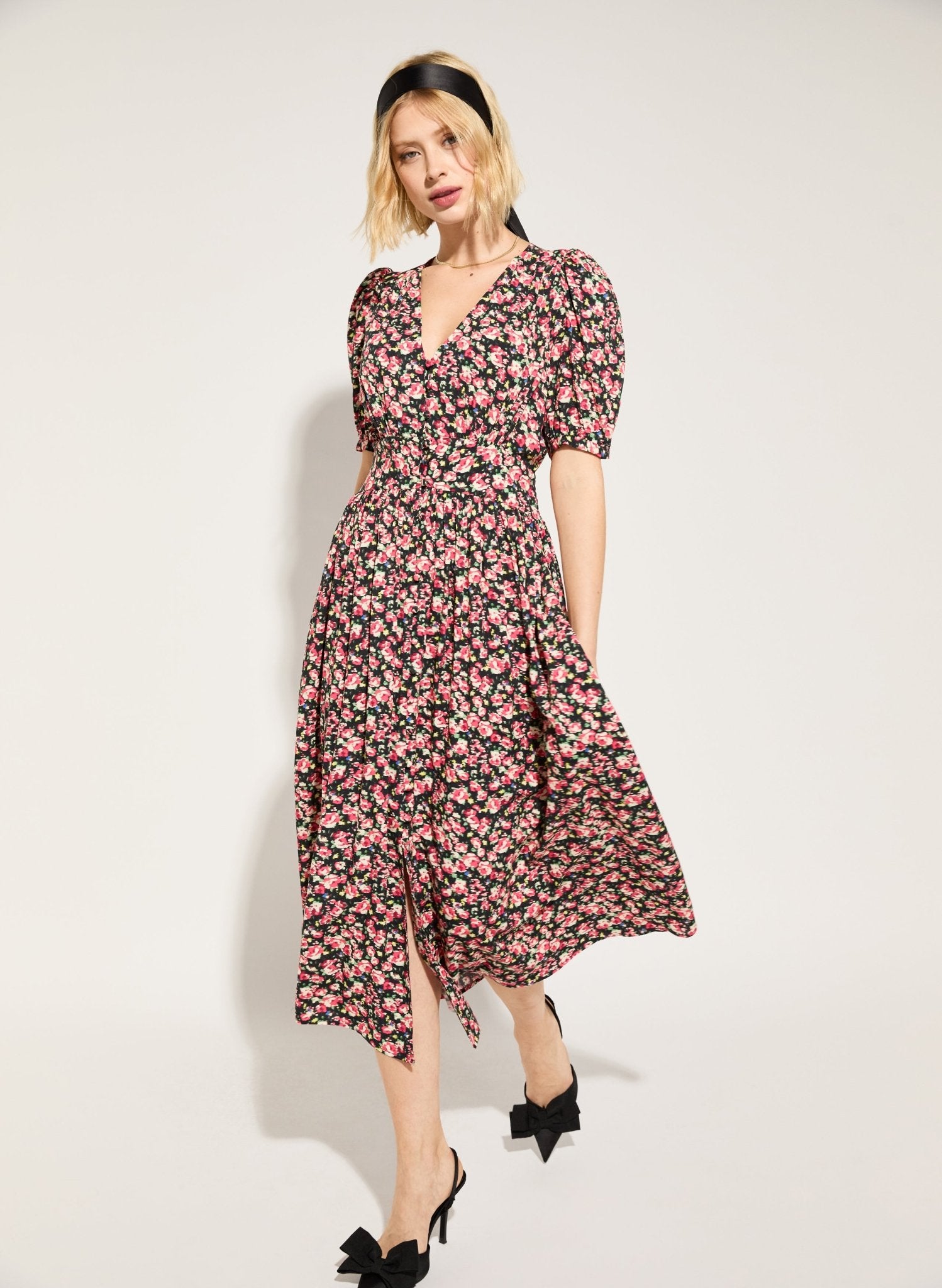 Holly V - Neck Waisted Midi Dress - Black Rose Floral Baukjen