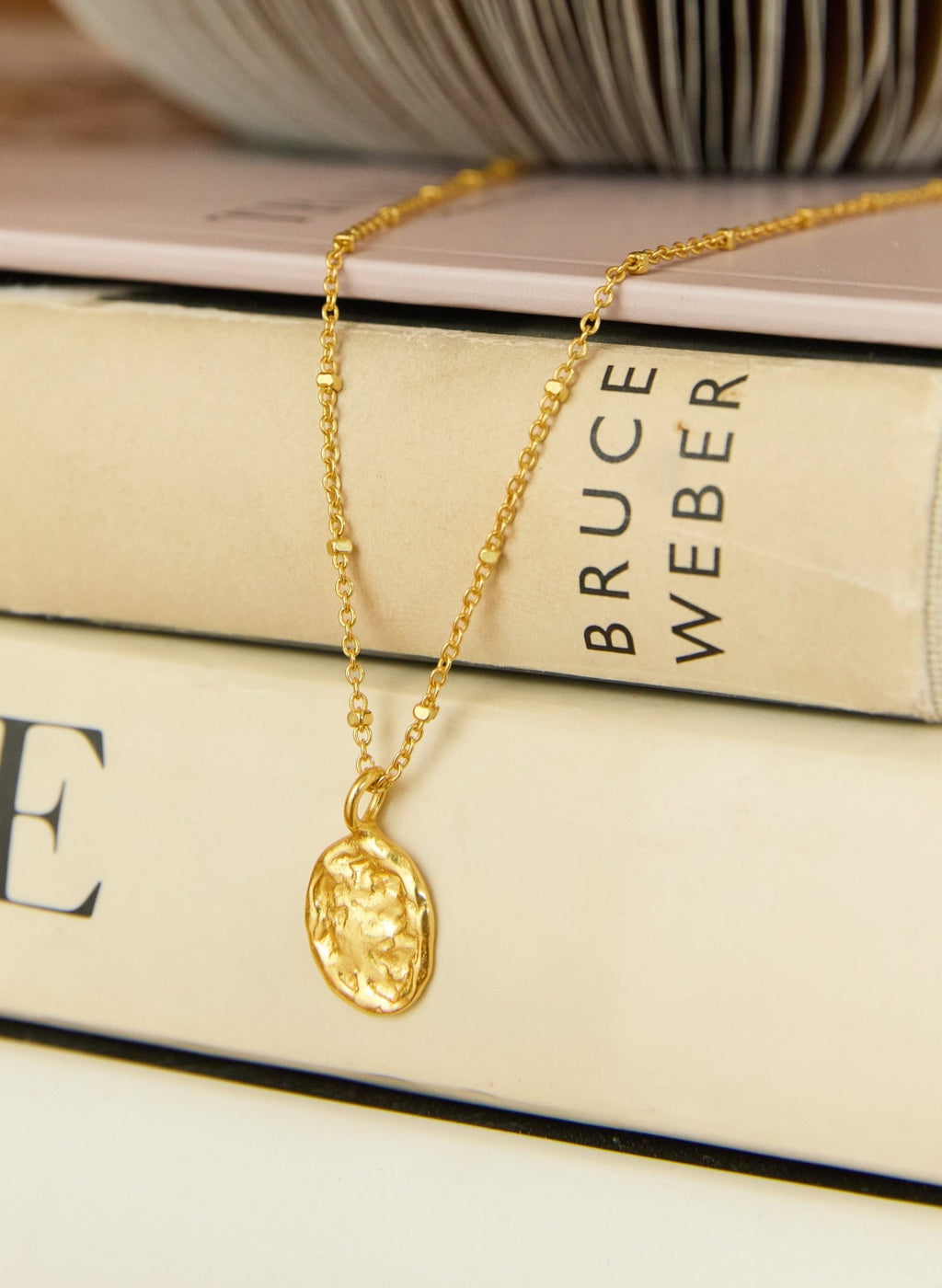 Inez Pendant Necklace - Gold Baukjen