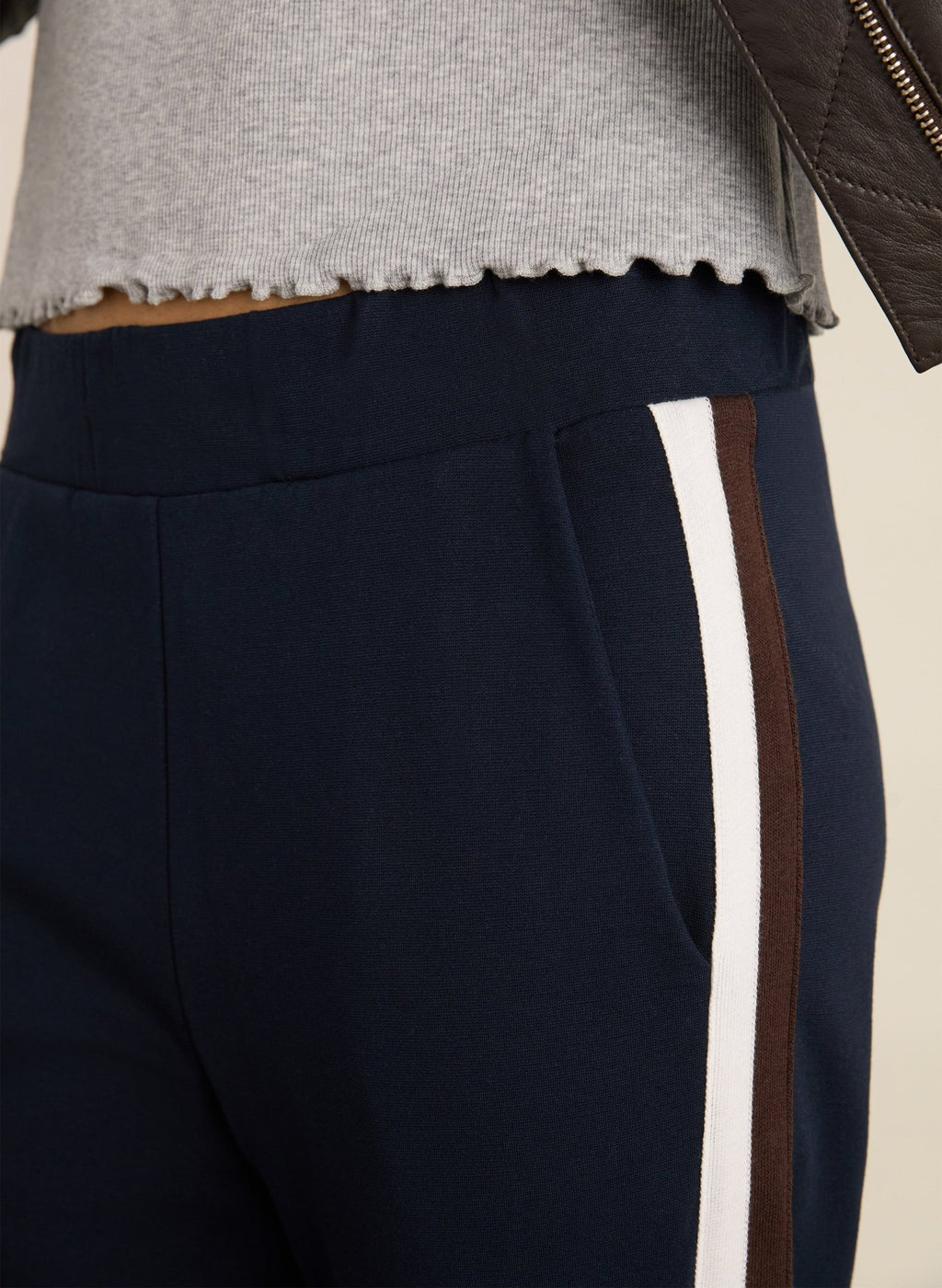 Jay Side Stripe Tapered Trousers - Classic Navy Chocolate & White Baukjen
