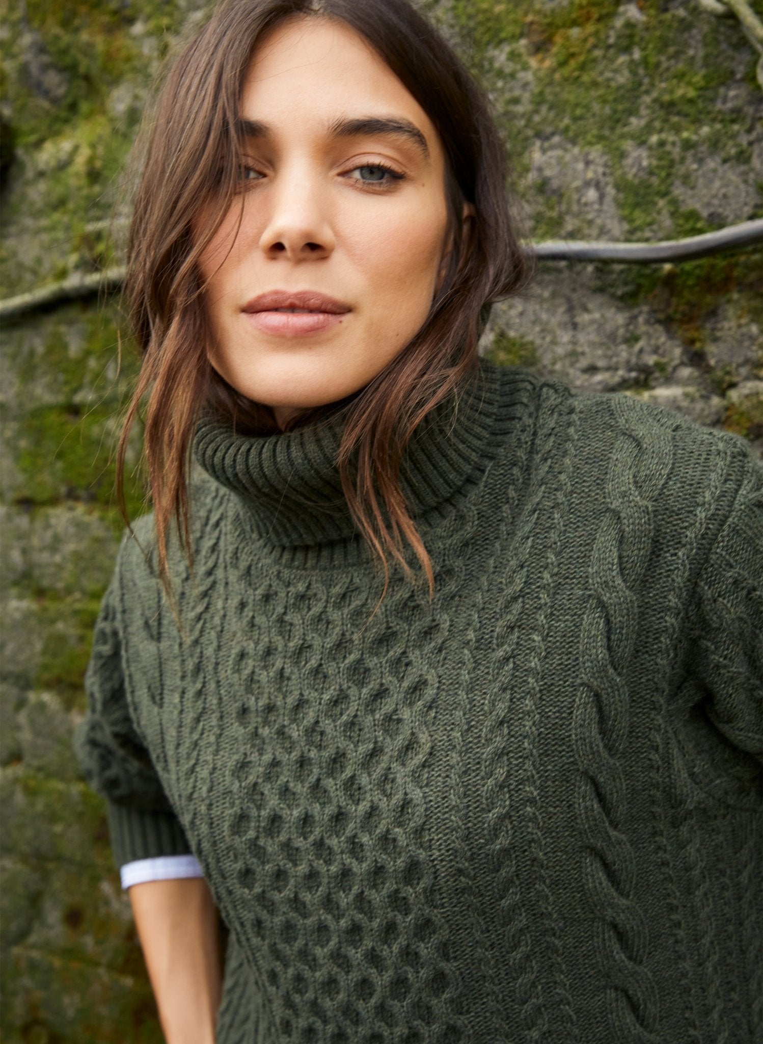 Juno Wool Blend Cable Turtleneck Jumper - Dark Olive Baukjen
