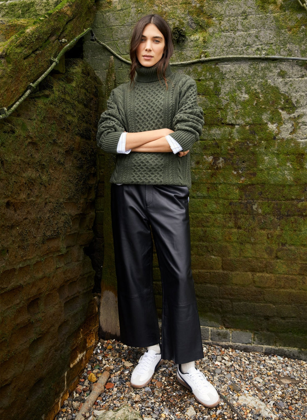 Juno Wool Blend Cable Turtleneck Jumper - Dark Olive Baukjen