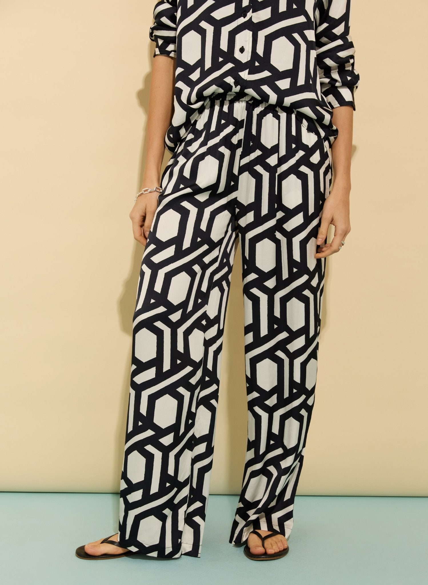 Kay Printed Satin Wide Leg Trousers - Black Geo Baukjen