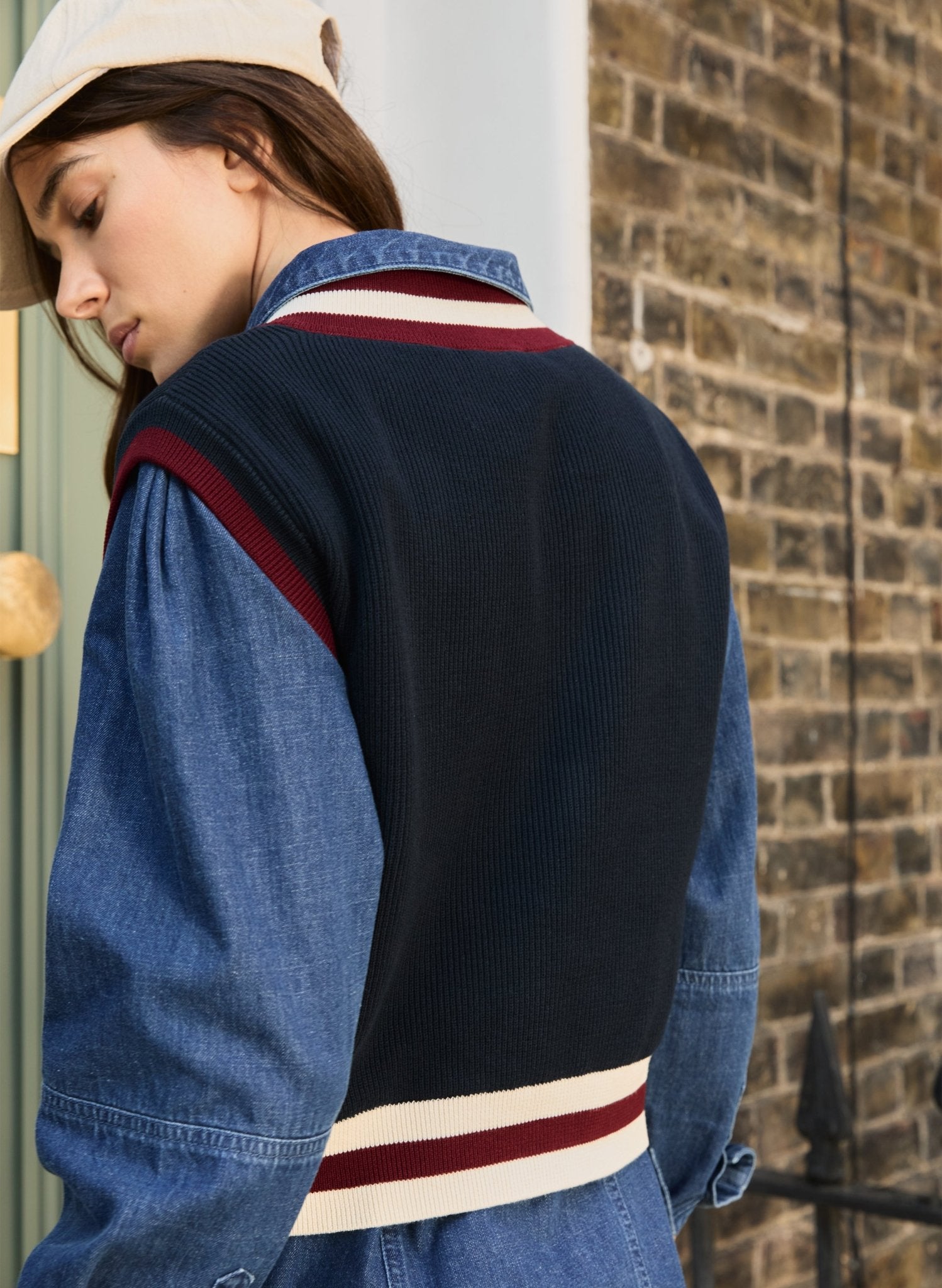 Leighton V - Neck Knitted Tank - Deep Indigo Baukjen