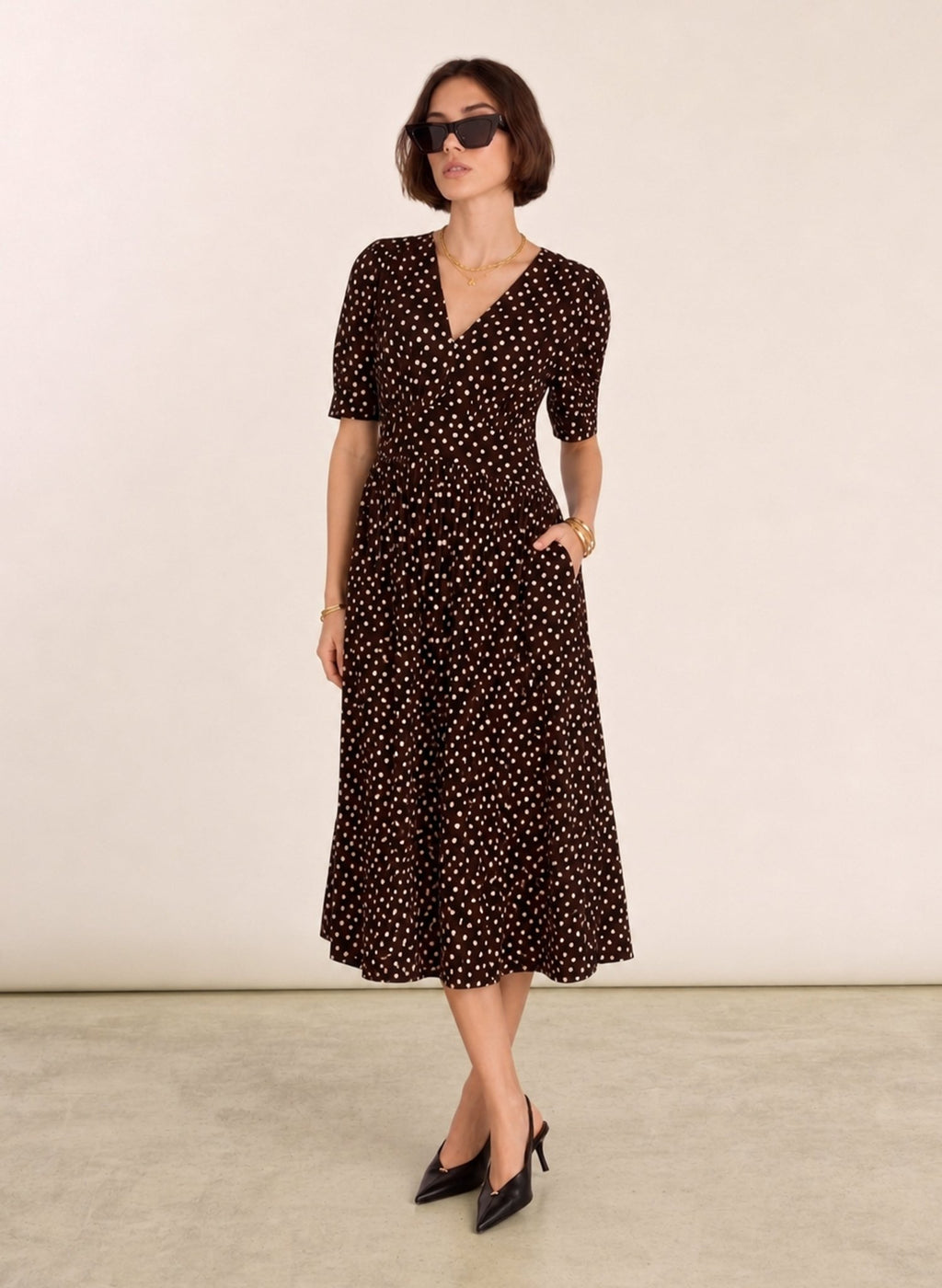 Lina Waist - Cinching Dress - Dark Chocolate Polka Baukjen