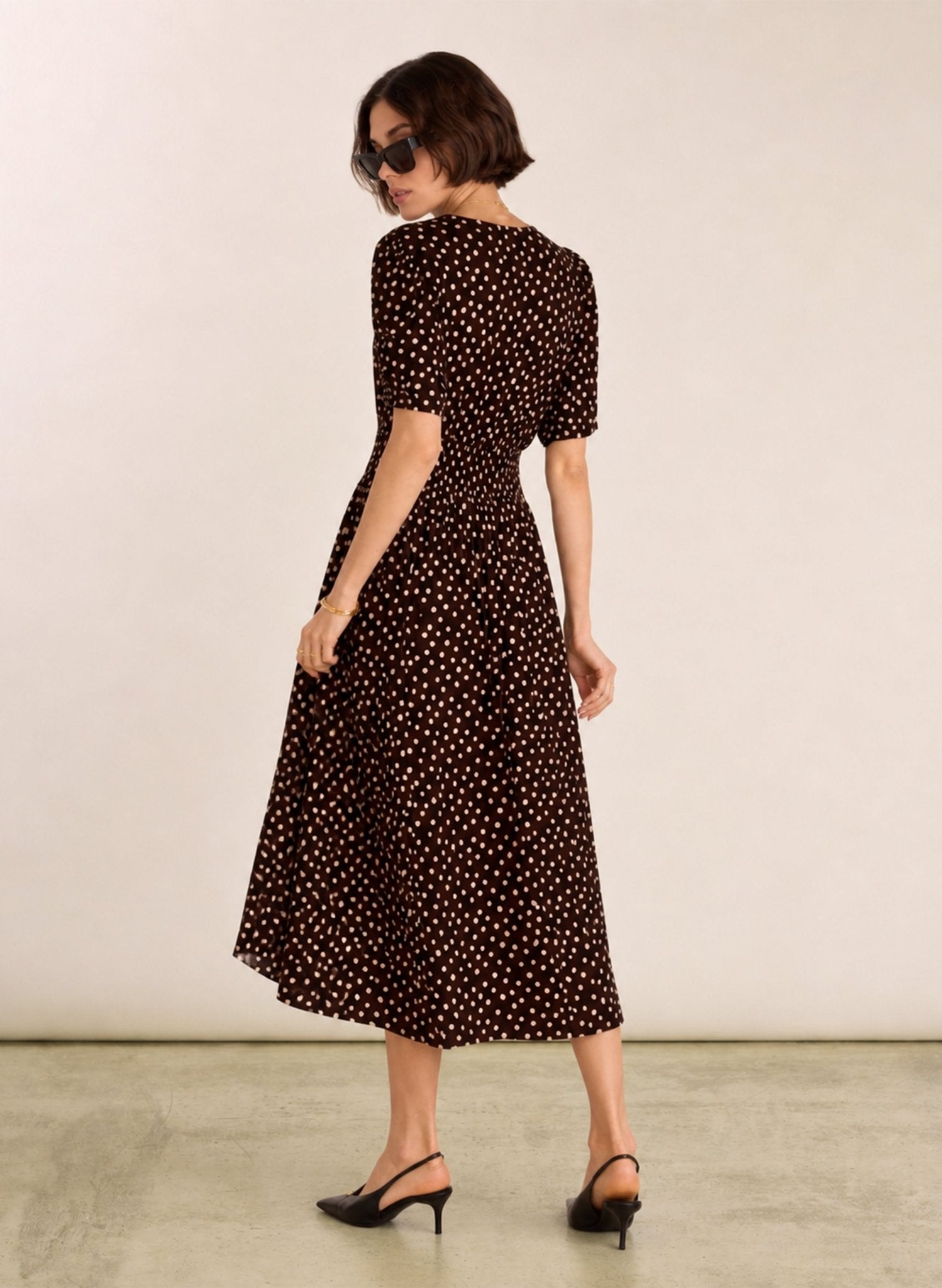 Lina Waist - Cinching Dress - Dark Chocolate Polka Baukjen