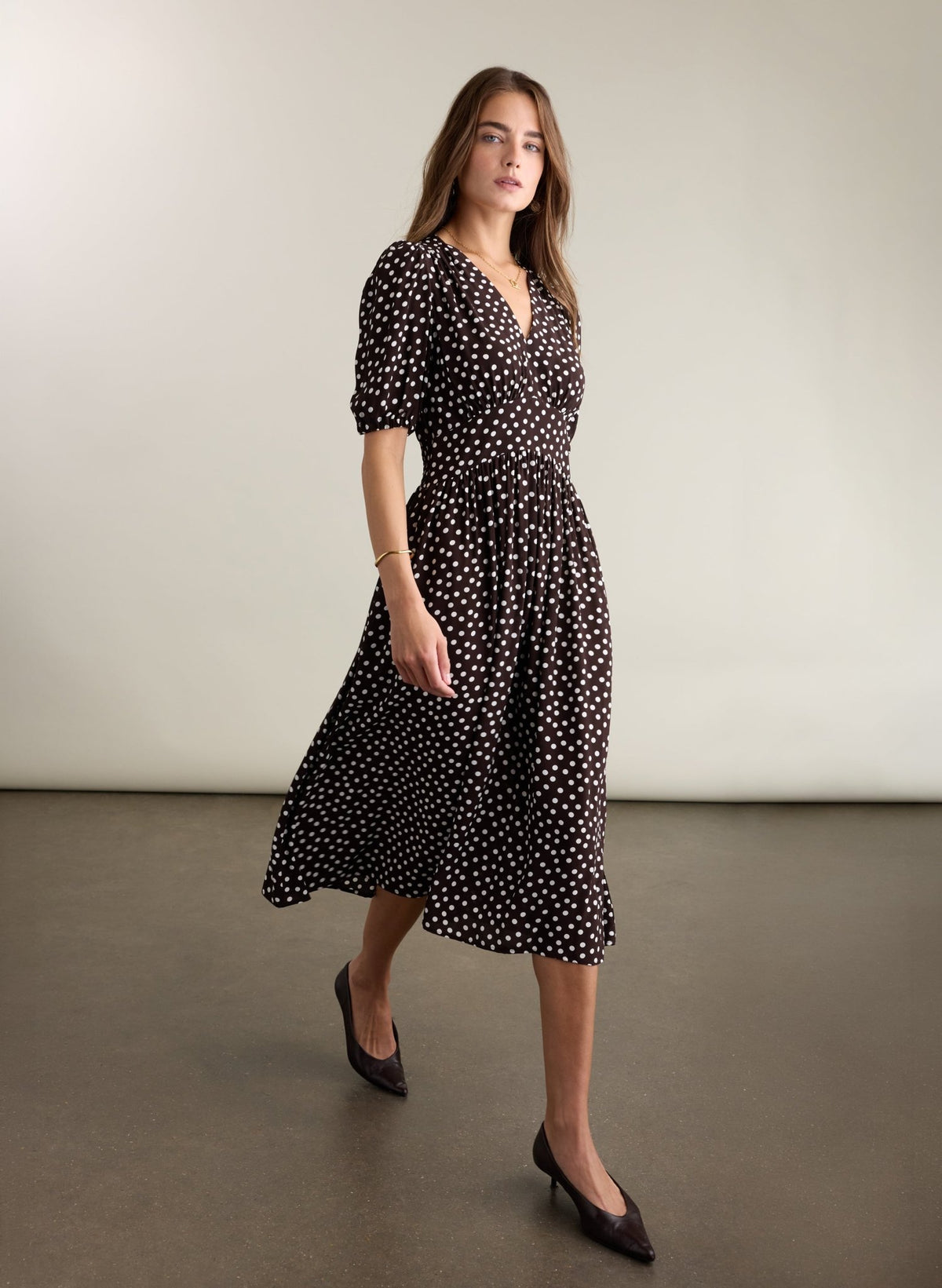 Lina Waist-Cinching Dress - Dark Chocolate Polka Baukjen
