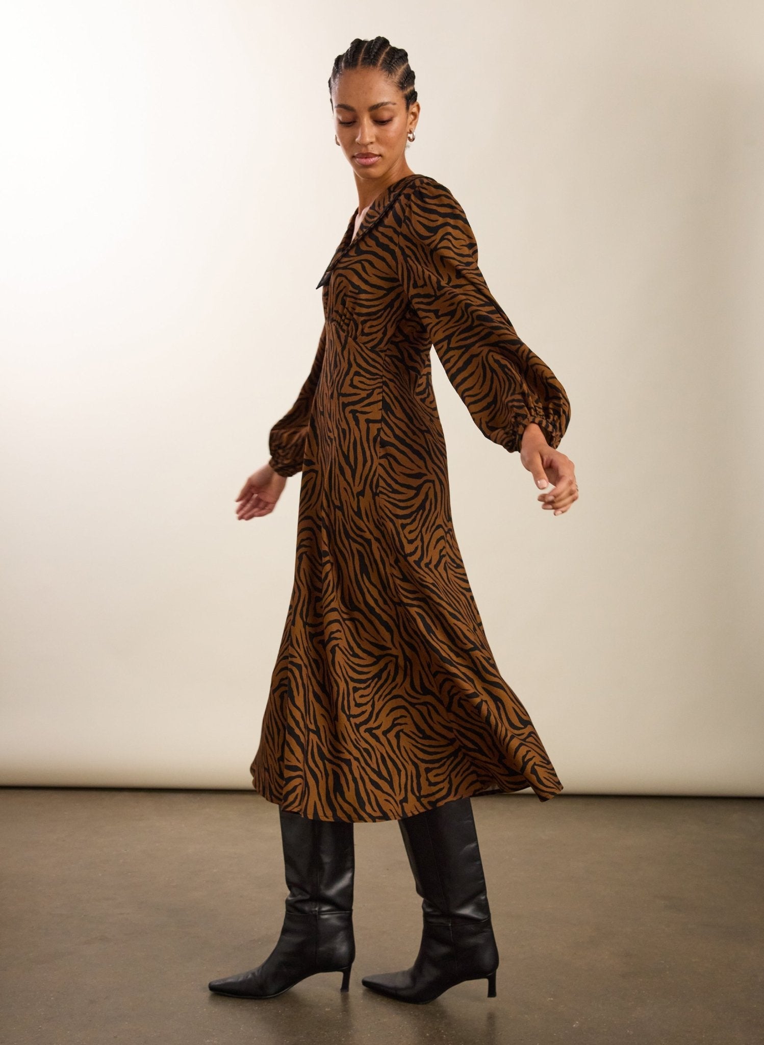 Lorelai Printed Midi Dress - Chocolate Tiger Baukjen