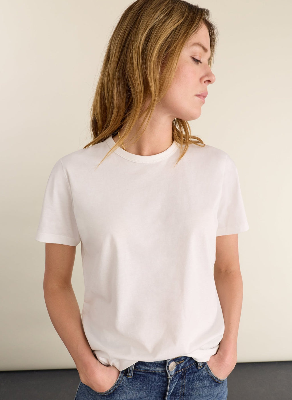 Maddi Crew Neck Tee - White Baukjen