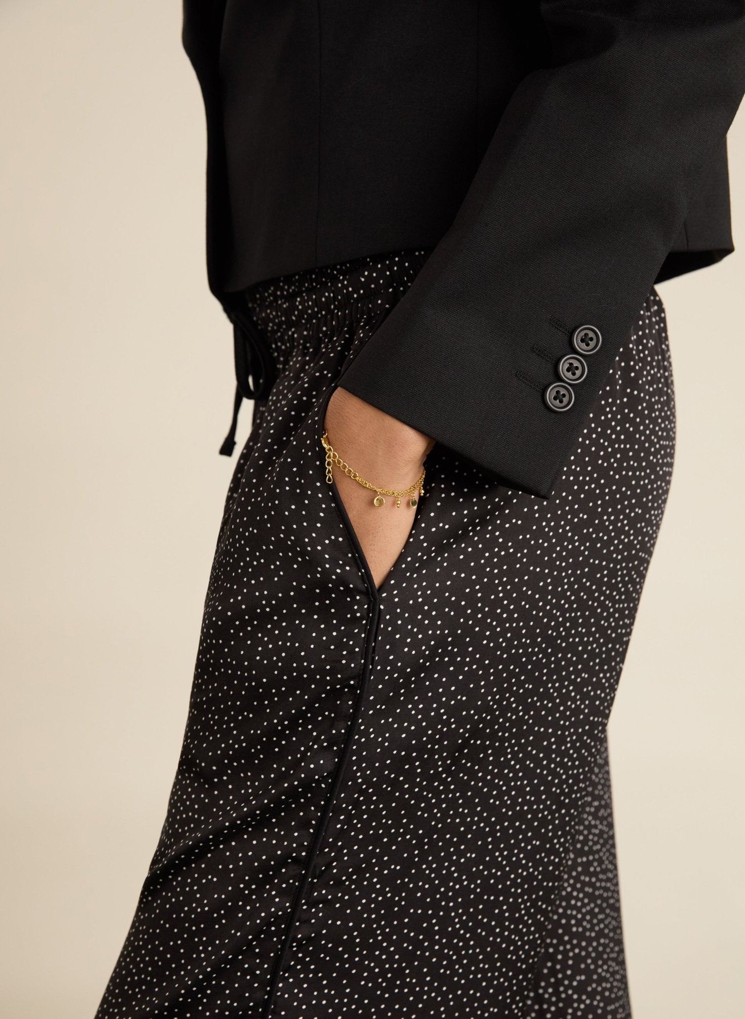 Mandy Printed Satin Trousers - Black Mini Spot Baukjen