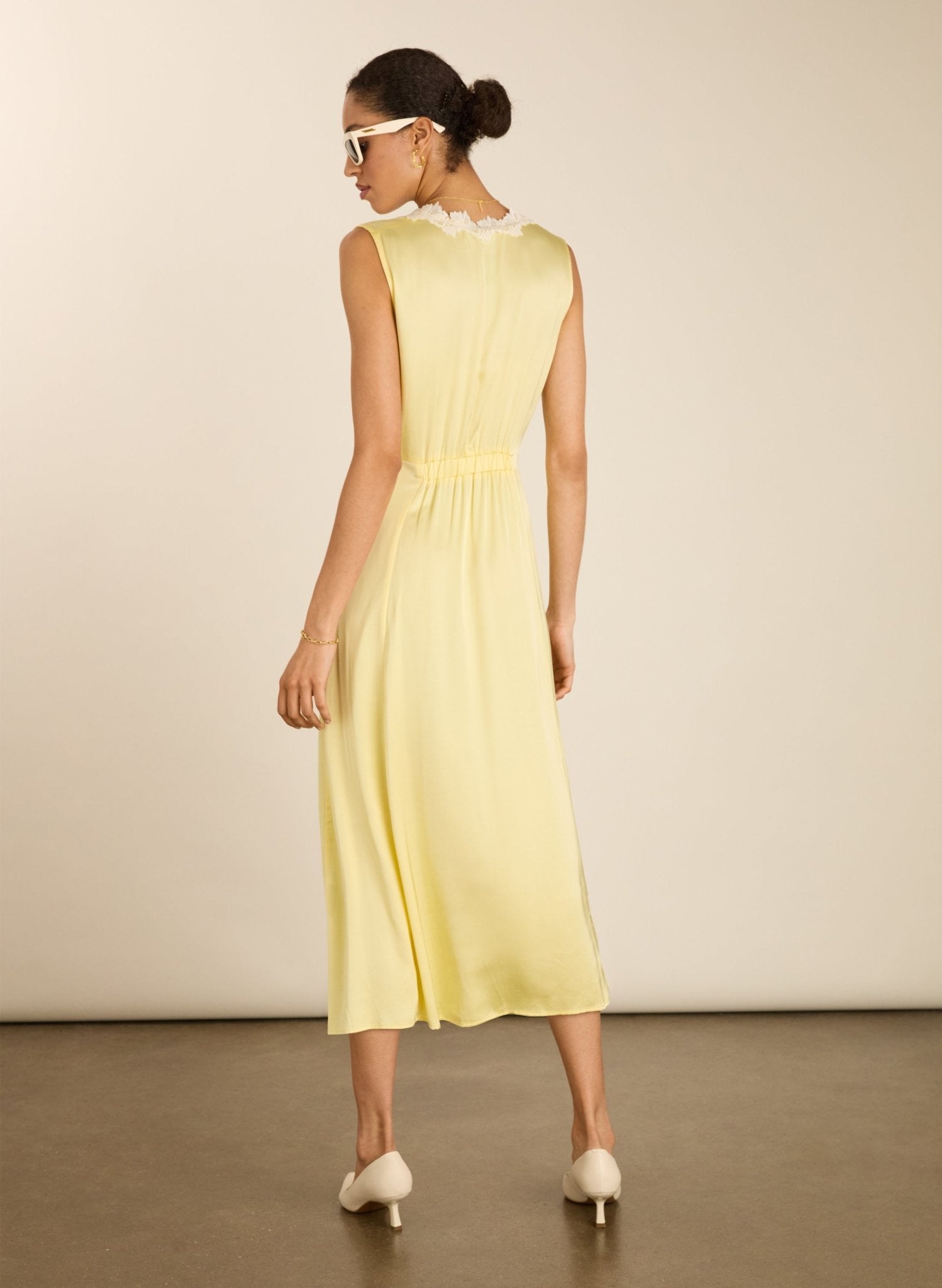 Marcella Satin Midi Dress - Butter Yellow Baukjen