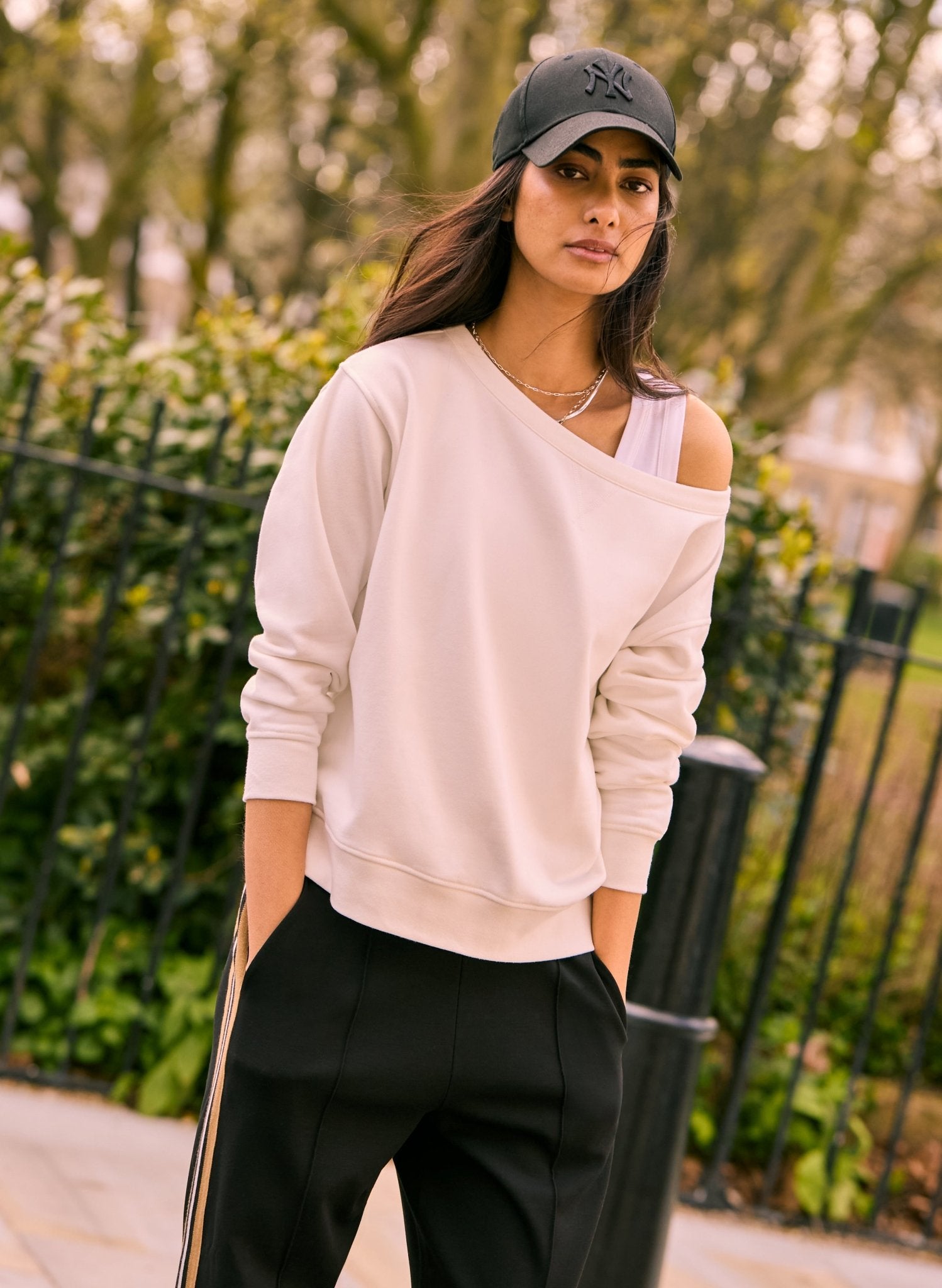 Marjorie Side Stripe Ponte Trousers - Black / Camel Stripe Baukjen