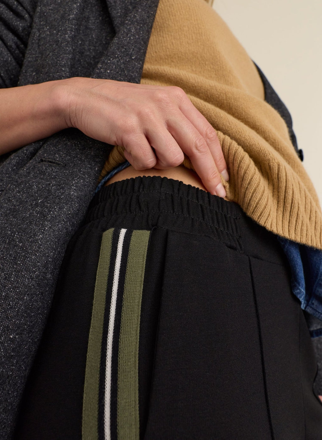 Marjorie Side Stripe Ponte Trousers - Caviar Black & Khaki Baukjen