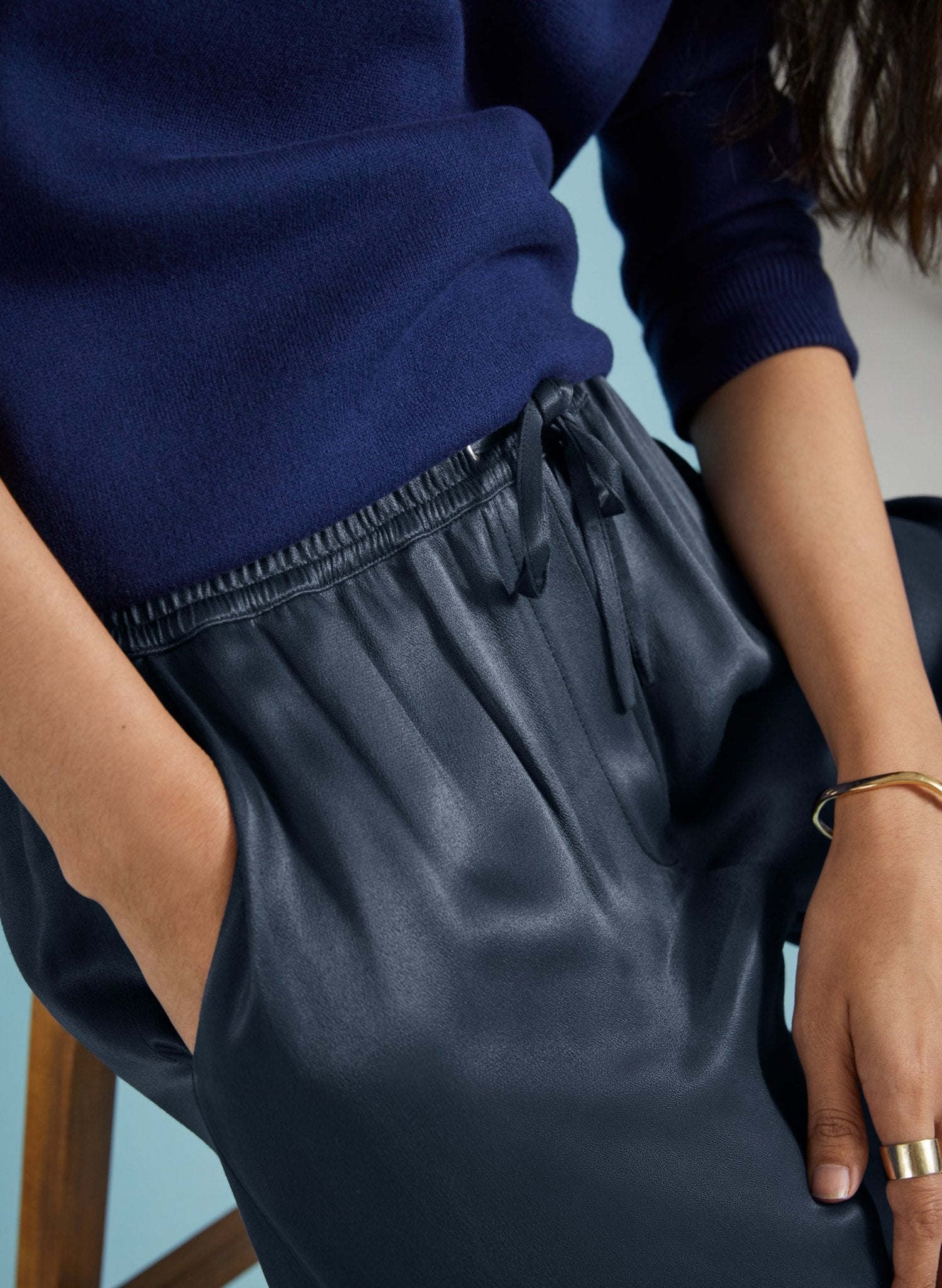 Monica Satin Wide Leg Trousers - Classic Navy Baukjen