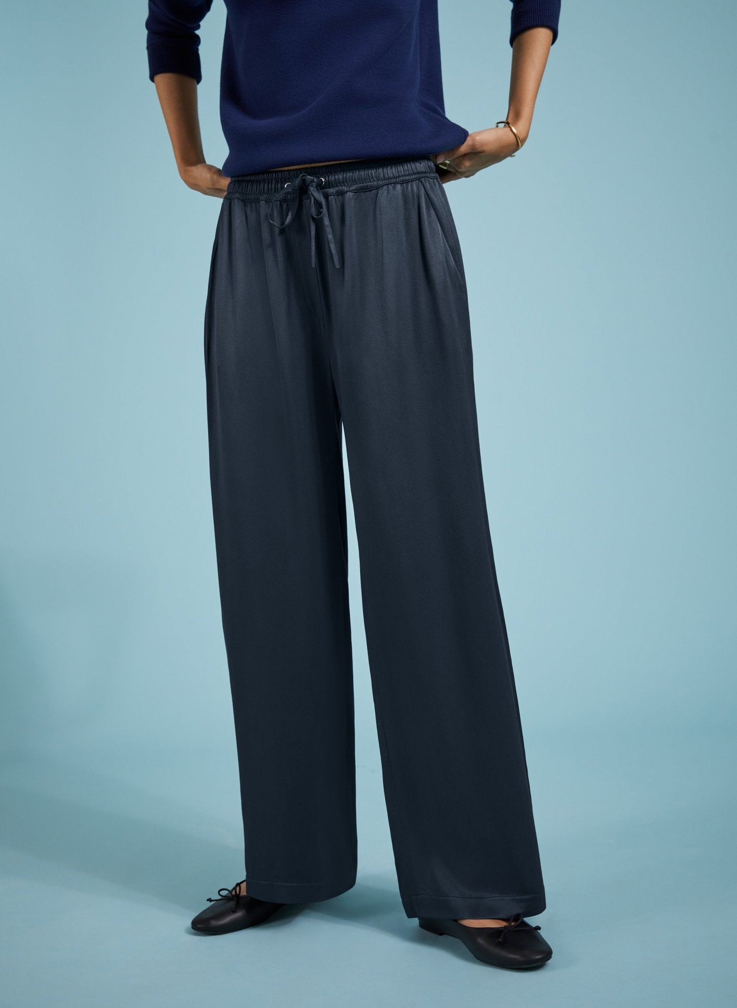 Monica Satin Wide Leg Trousers - Classic Navy Baukjen