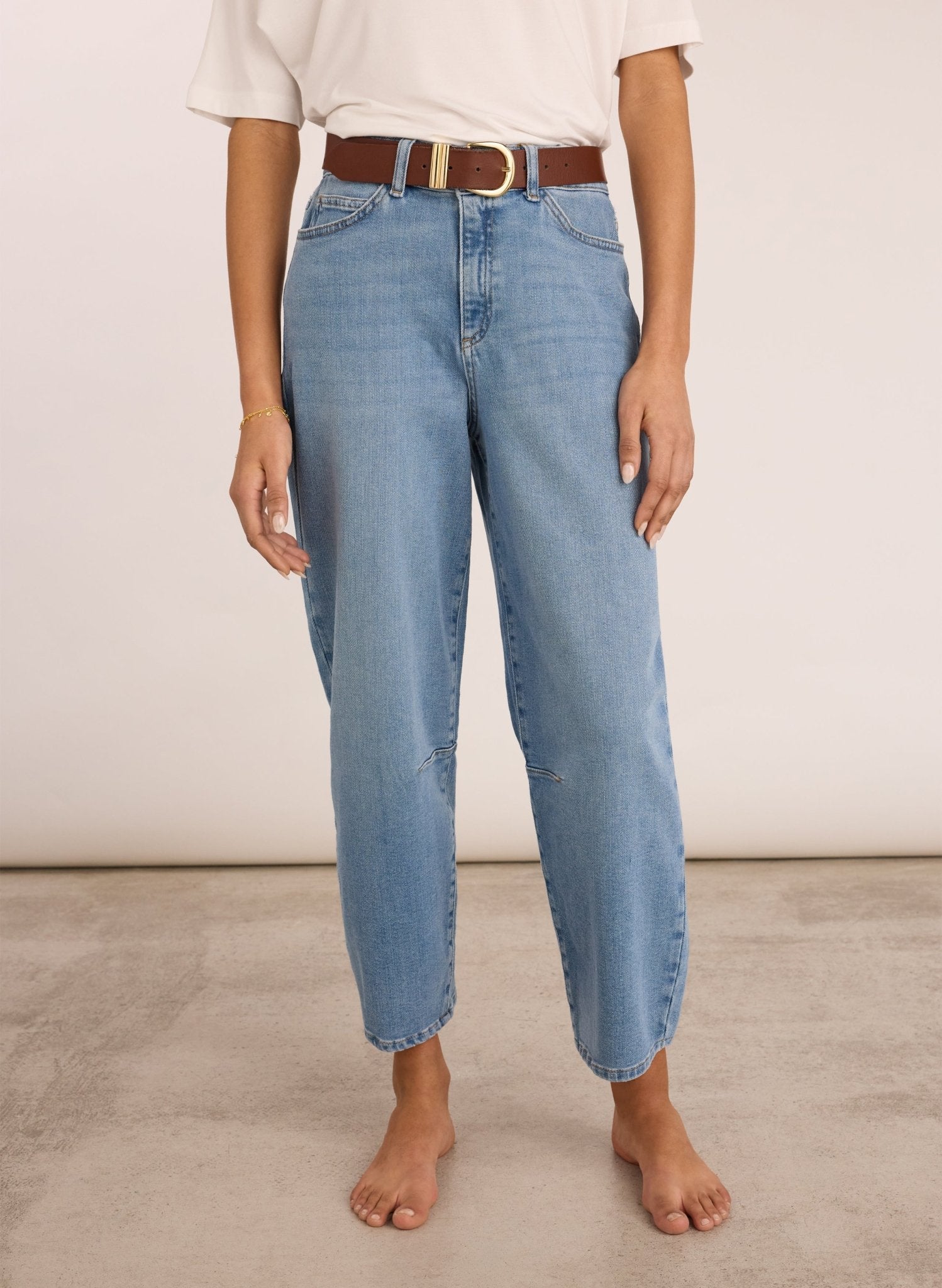 Nixi Organic Cotton Stretch Denim Barrel Jeans - Pale Indigo Wash Baukjen